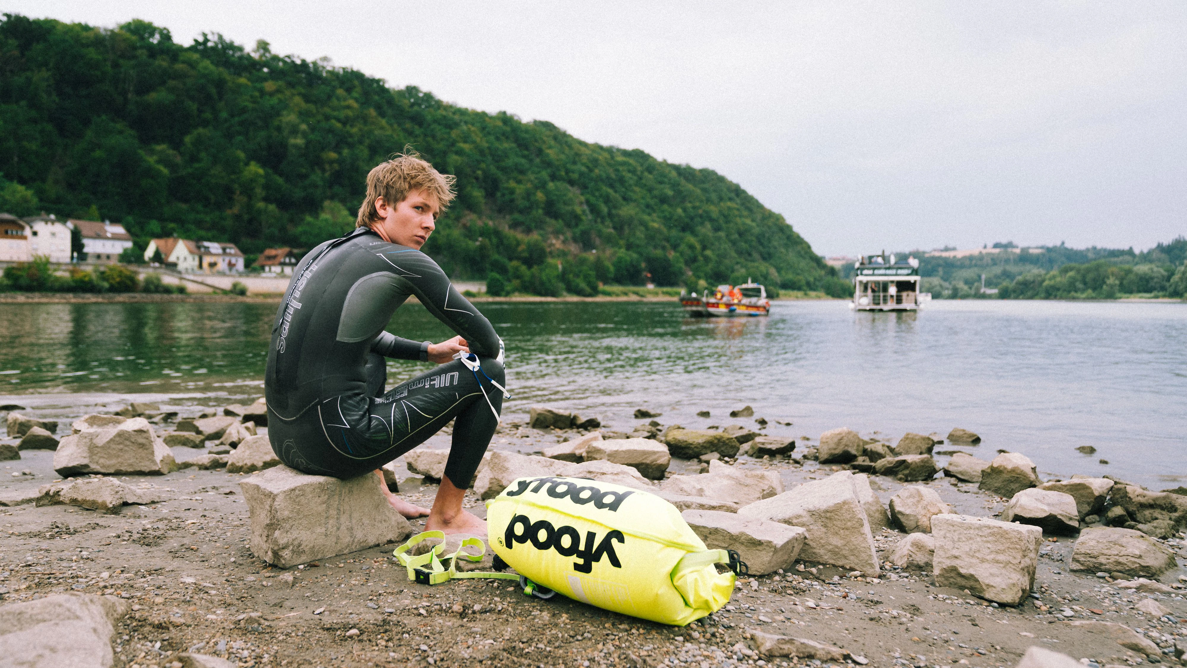 Heute.at - Influencer schwimmt auf der Donau quer durch Österreich