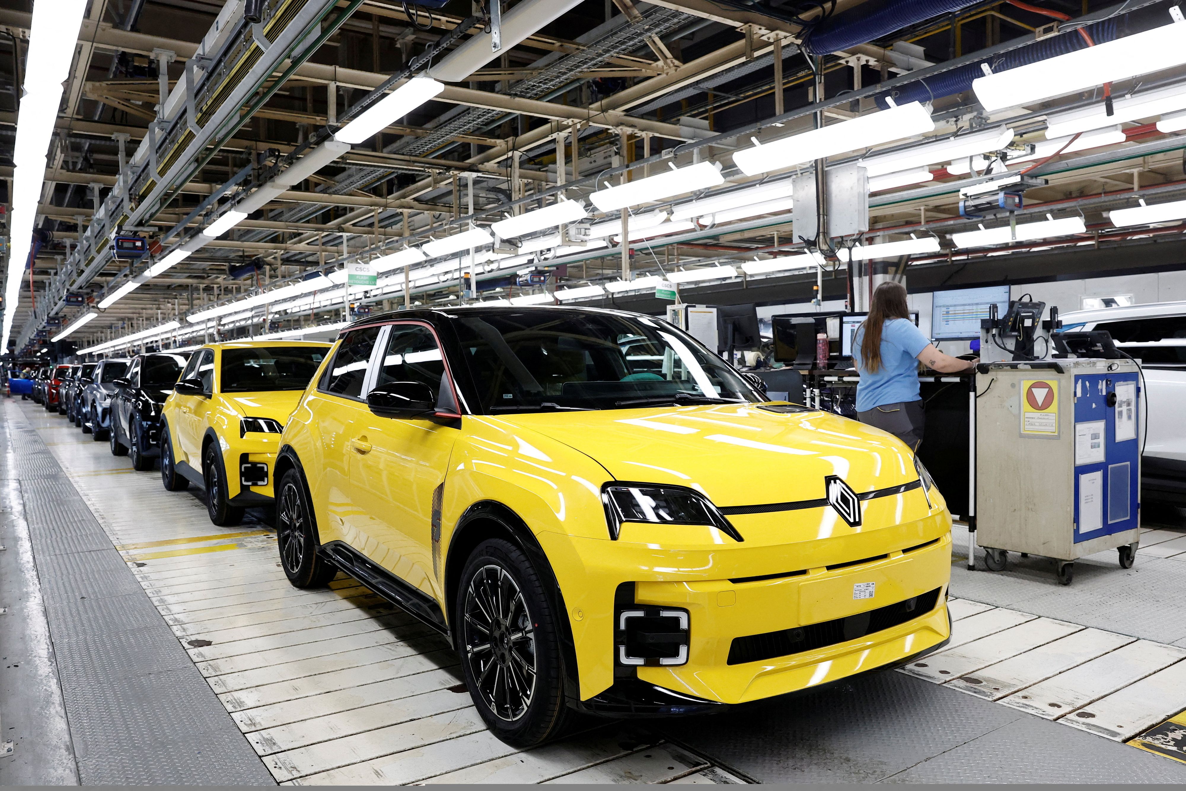 Heute.at - Renault in Frankreich wegen Dieselskandal vor Gericht