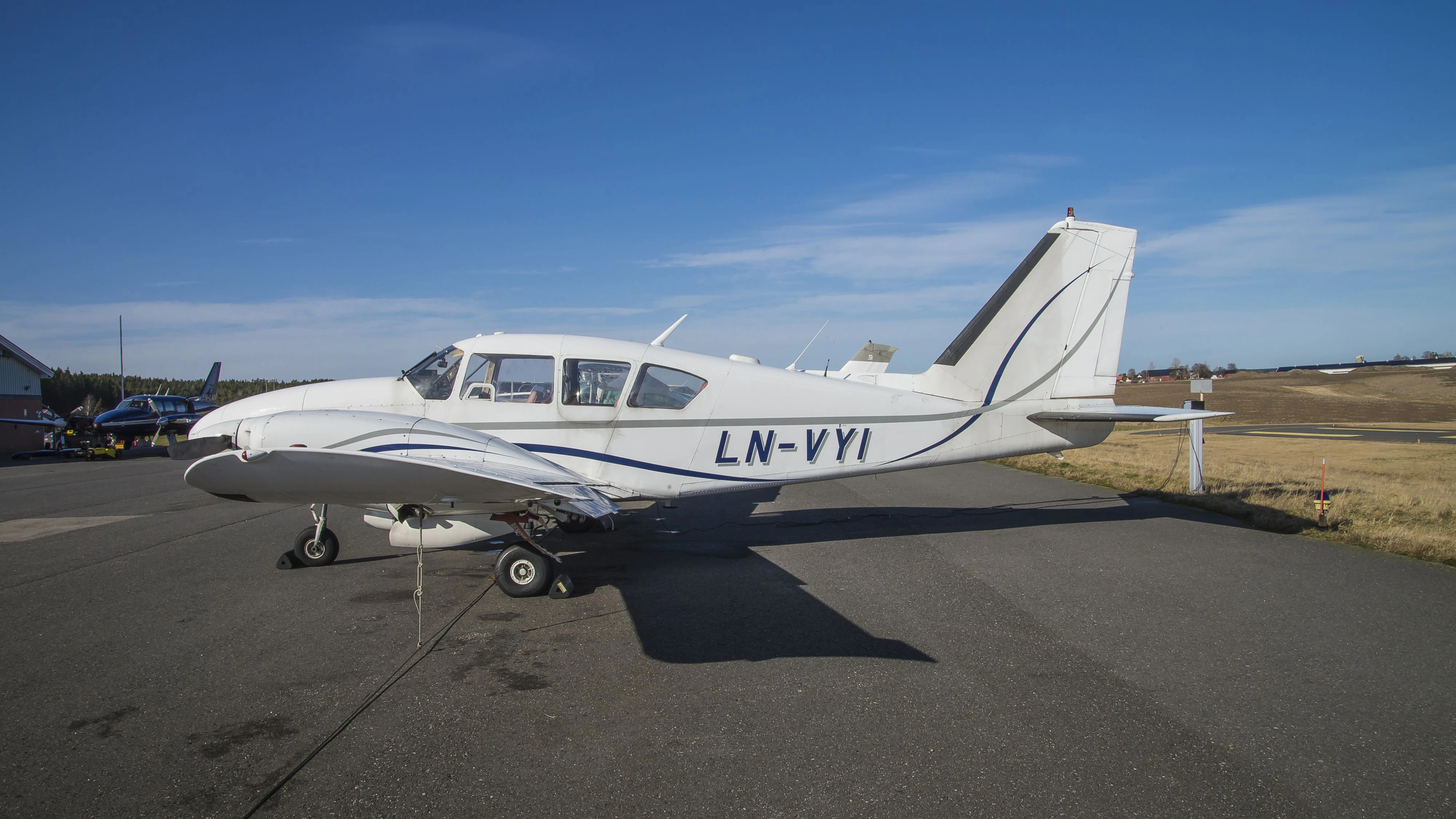 Von der zu versteigernden Maschine gibt es keine Fotos. Es handelt sich aber um eine Piper PA-23 151/160 Apache mit dem Kennzeichen EC-GKA. (Symbolfoto)