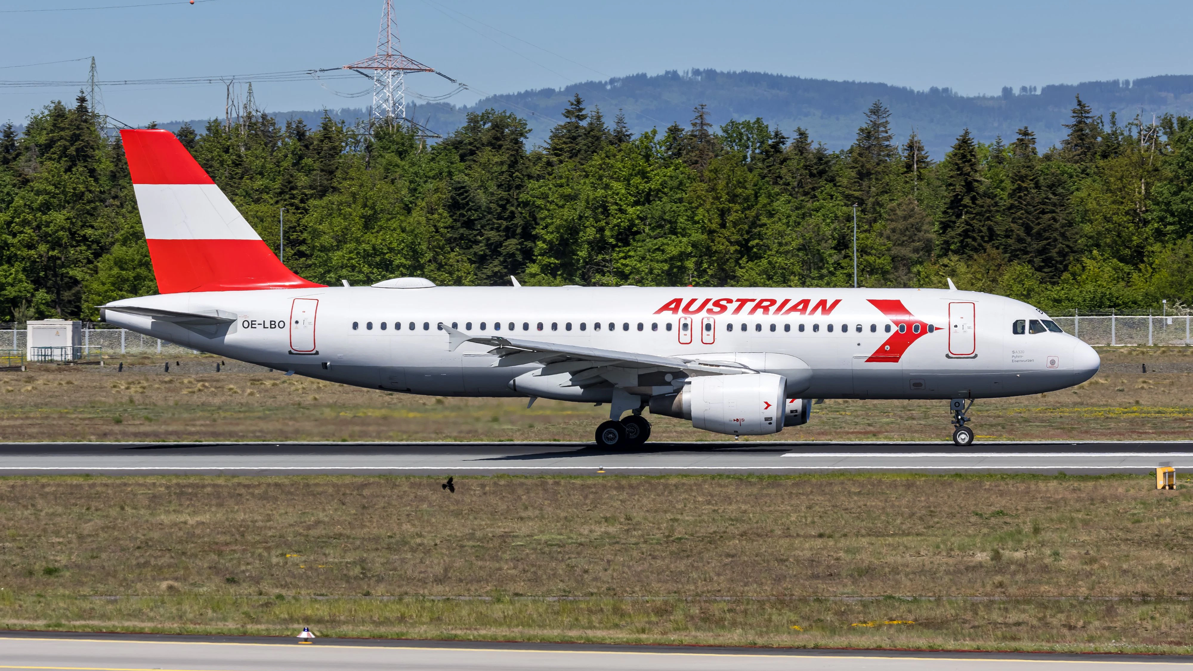 Heute.at - Mann dringt in AUA-Flieger ein und schläft darin