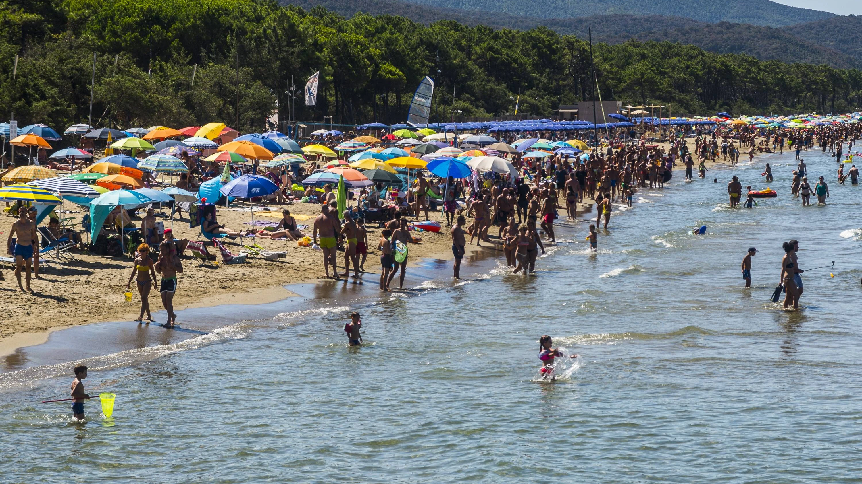 Scheinbar ganz Italien macht sich zu Ferragosto auf den Weg an den Strand. (Symbolbild)