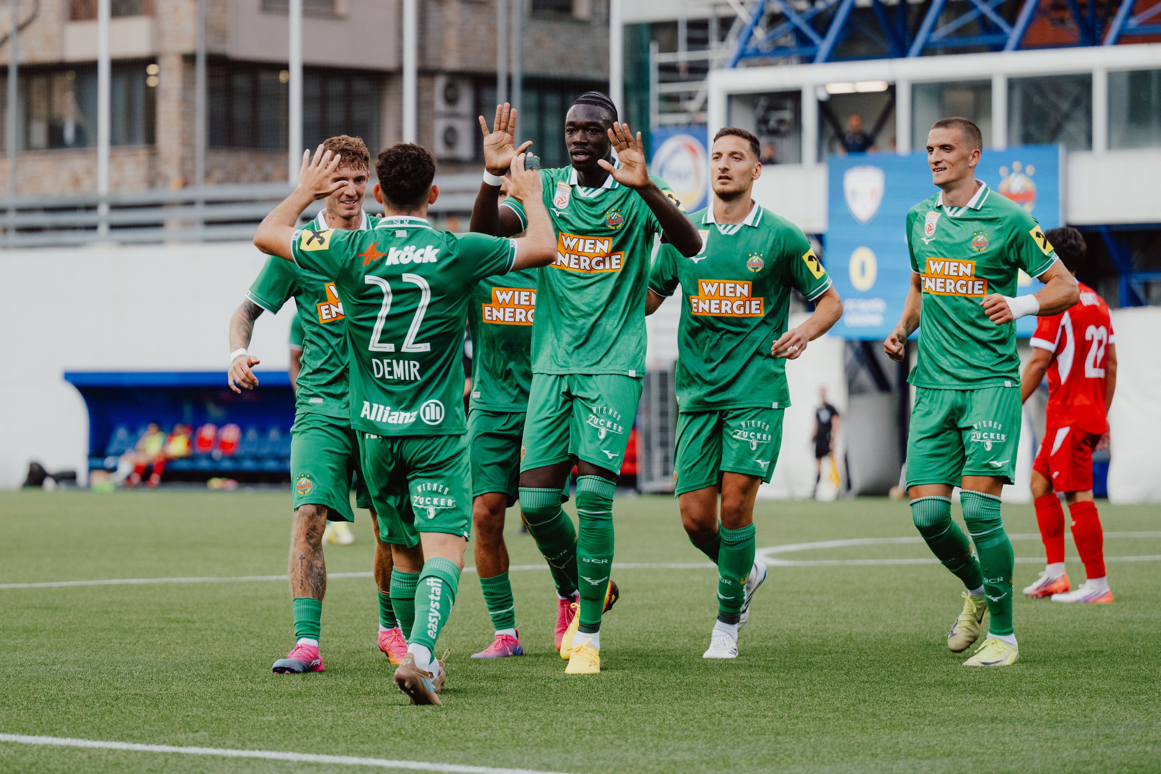 Rapid geht erneut von Jubel gegen den Andorra-Verein aus.