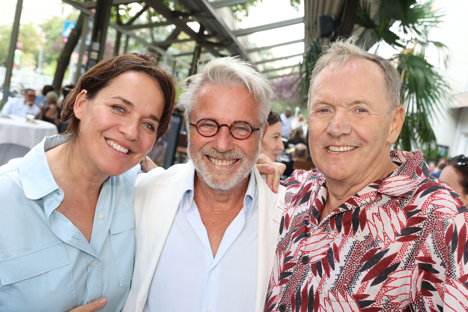 Eva Pölzl, Adi Hirschal und Ossi Schellmann im Café Stein