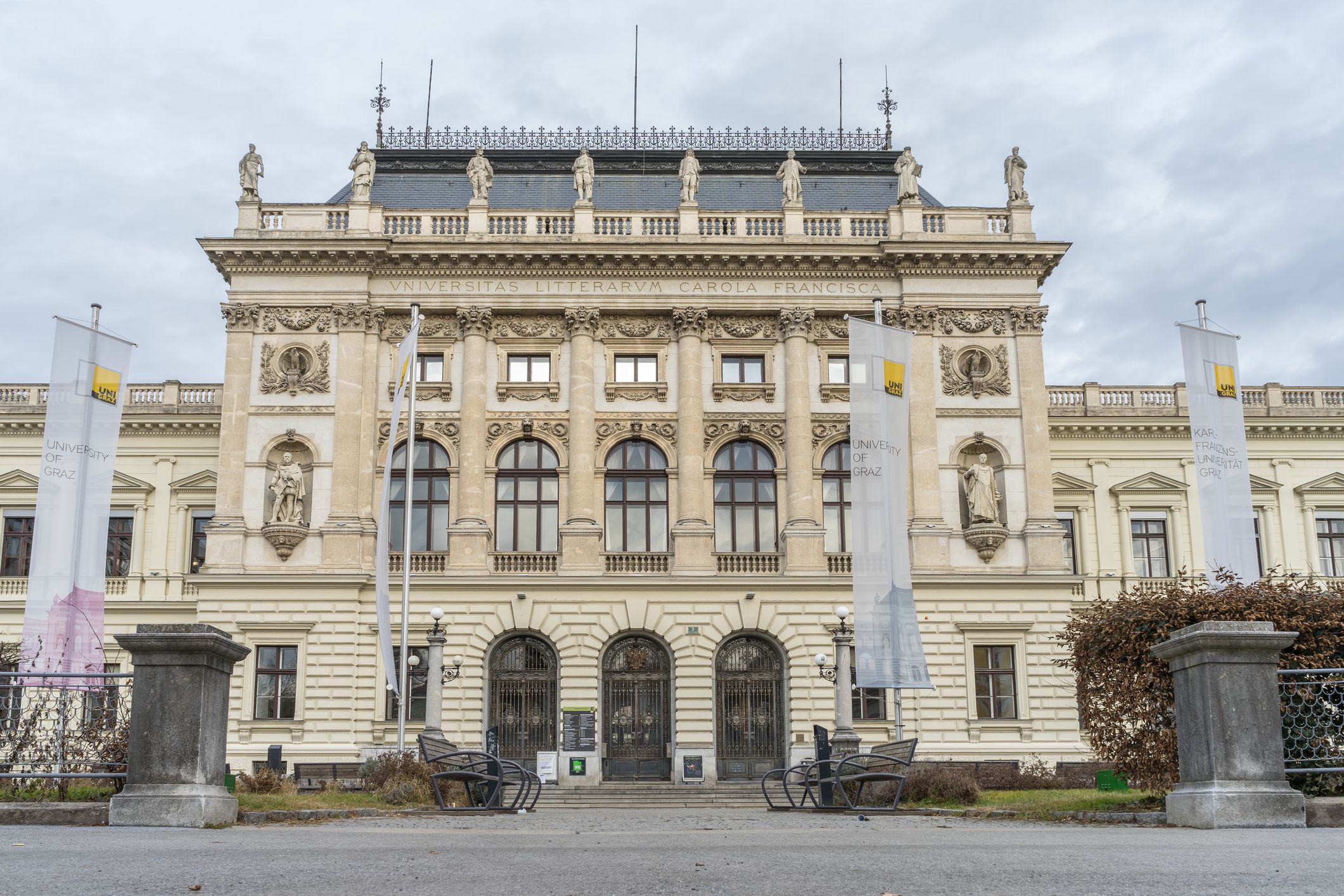 Heute.at - Uni Graz rechnet mit Stellenabbau und Aufnahmestopp