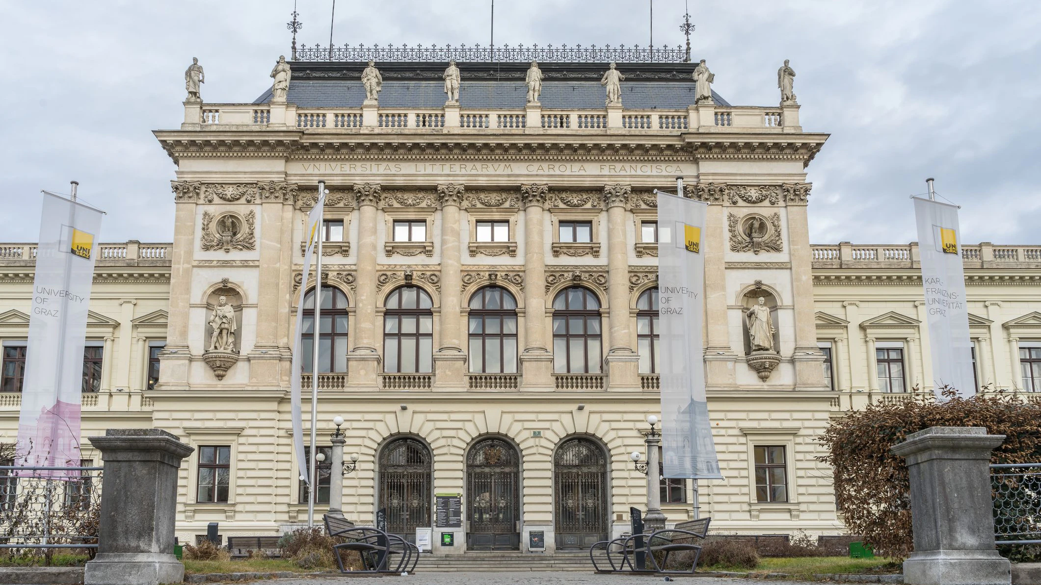 Heute.at - Uni Graz rechnet mit Stellenabbau und Aufnahmestopp
