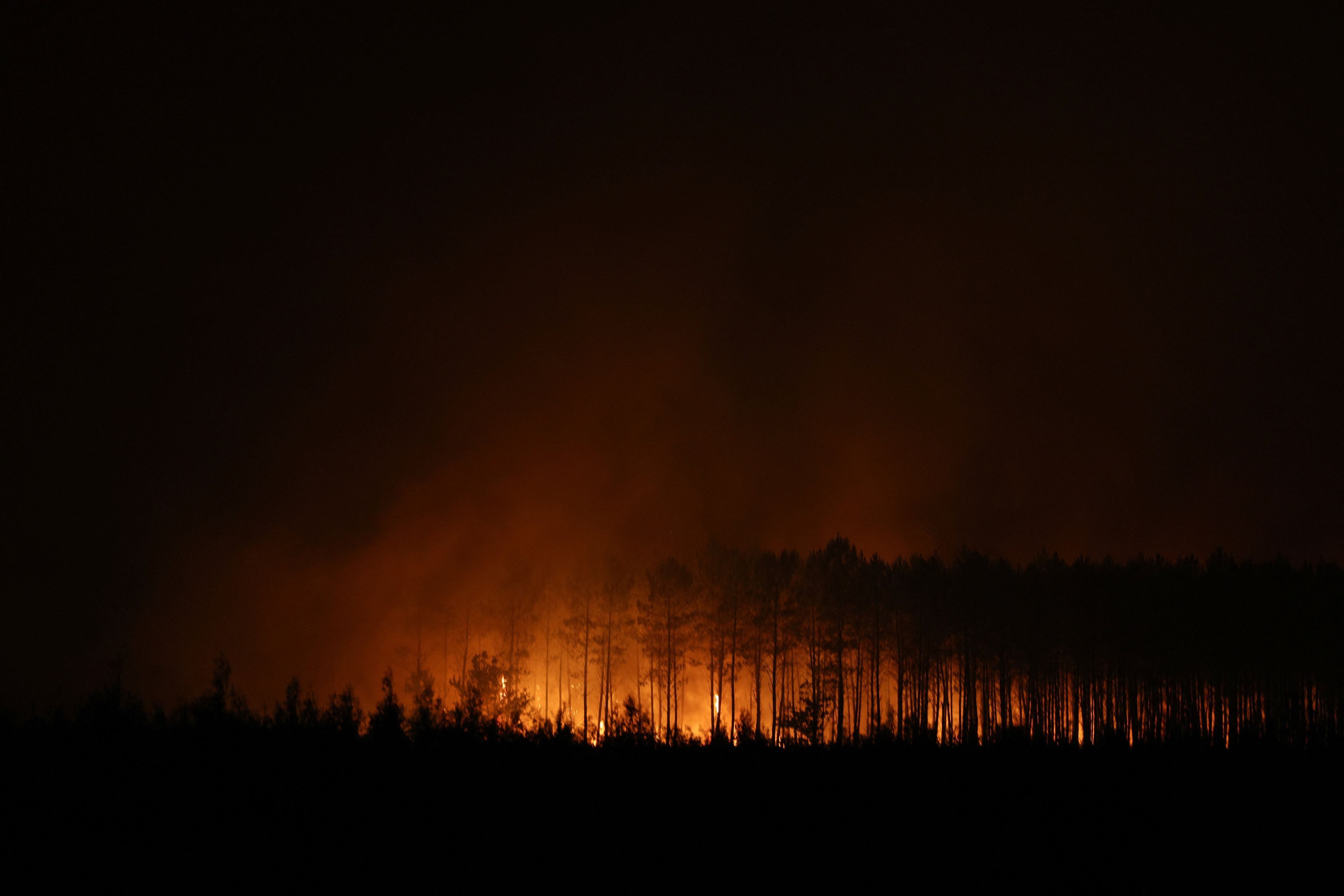 Heute.at - Feuerwolken fordern die südeuropäischen Einsatzkräfte