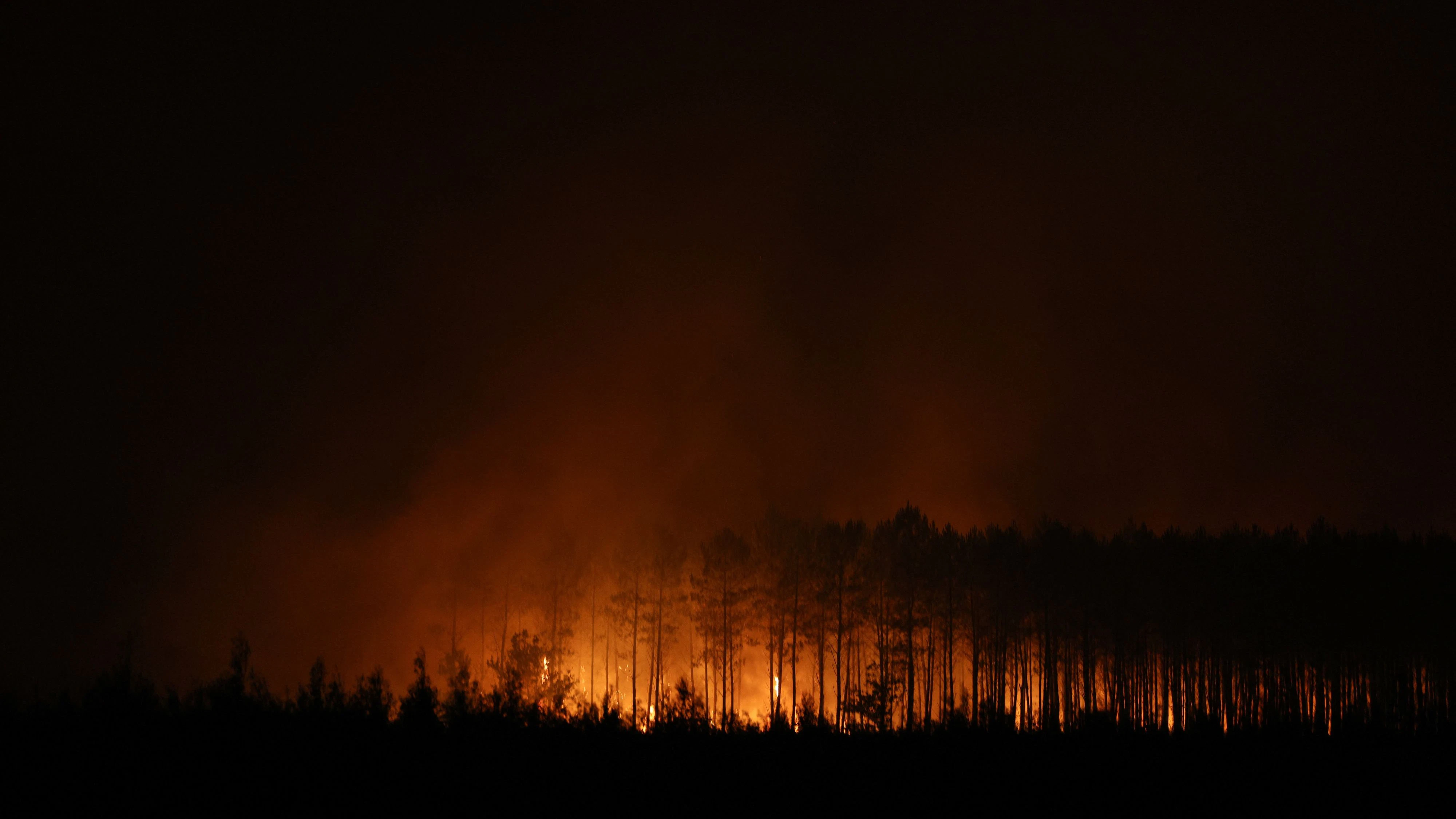 Heute.at - Feuerwolken fordern die südeuropäischen Einsatzkräfte