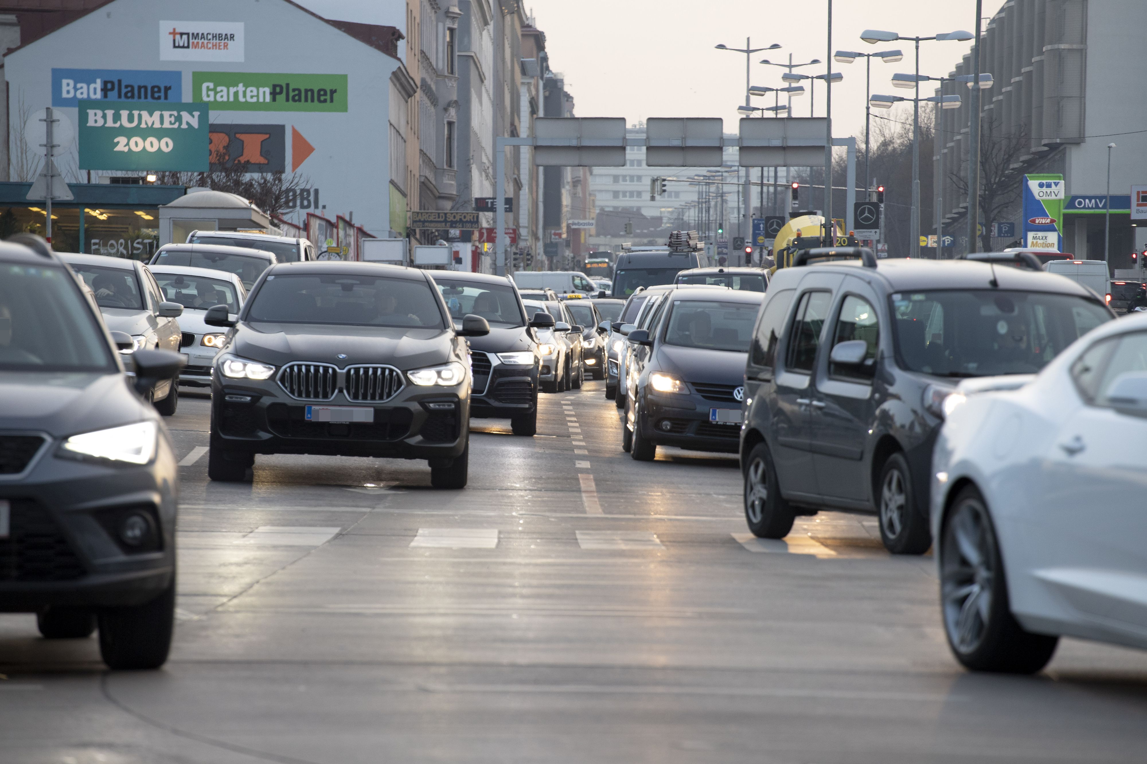Die Polizei konnte auf der Triester Straße in Wien einen Pkw mit weit überhöhter Geschwindigkeit messen. 