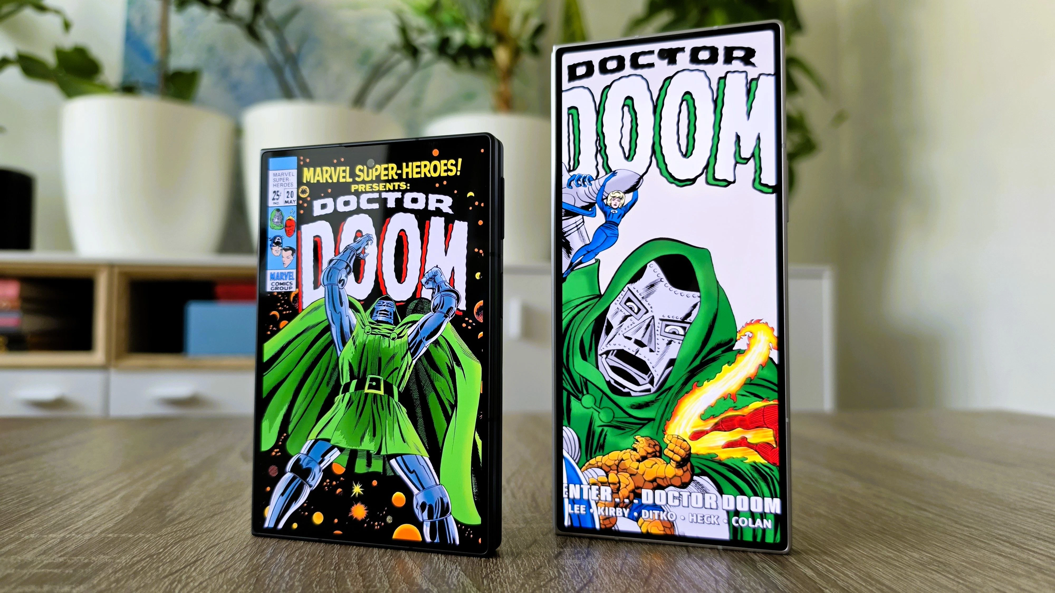 Vor allem für Comics und Unterhaltung ist das Galaxy Z Fold8 (links) wunderbar. Zum Vergleich: Rechts das Galaxy Z Fold7.