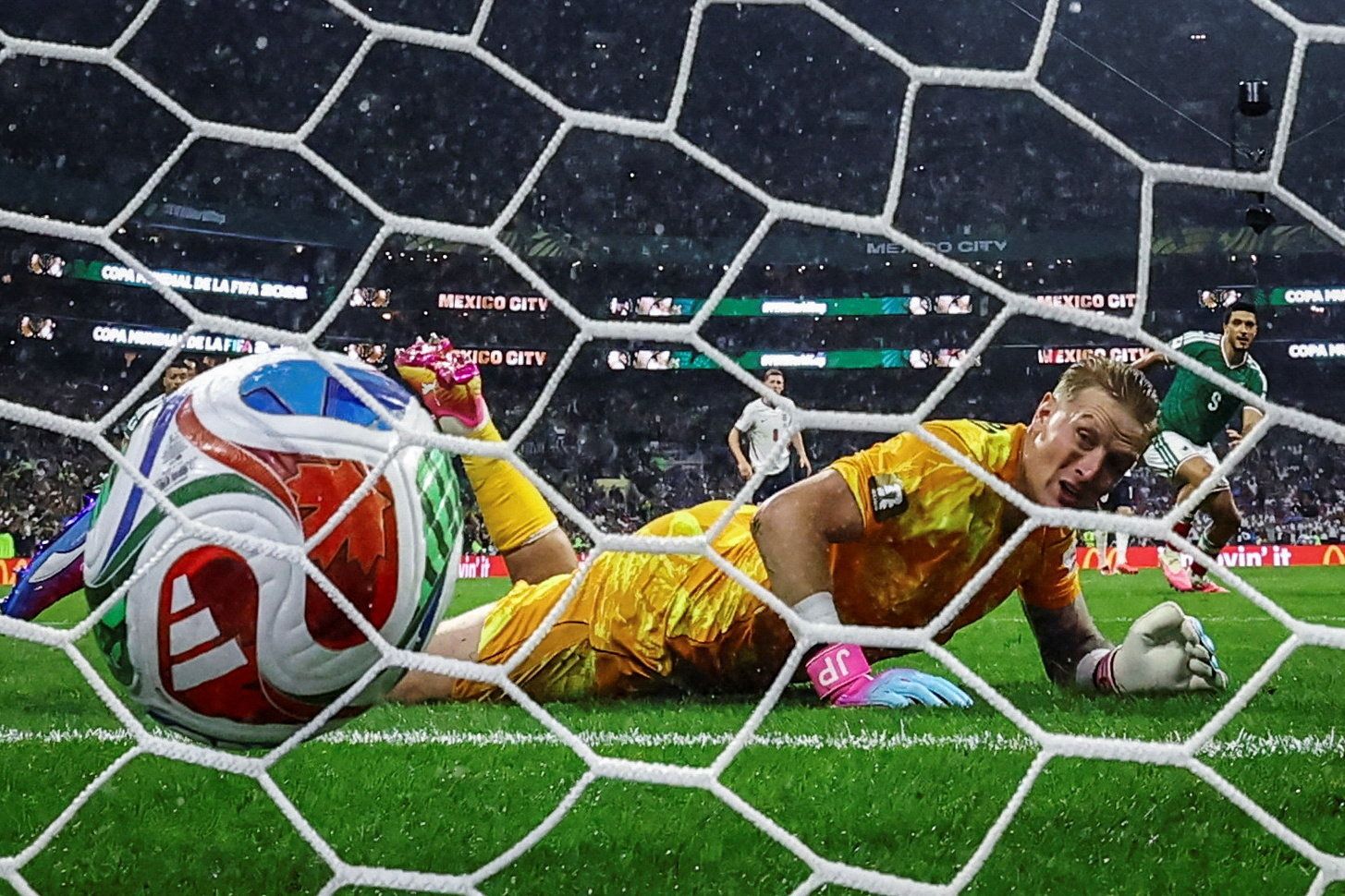 Heute.at - Kuriose Regel! England sagt Goalie-Zeitspiel Kampf an