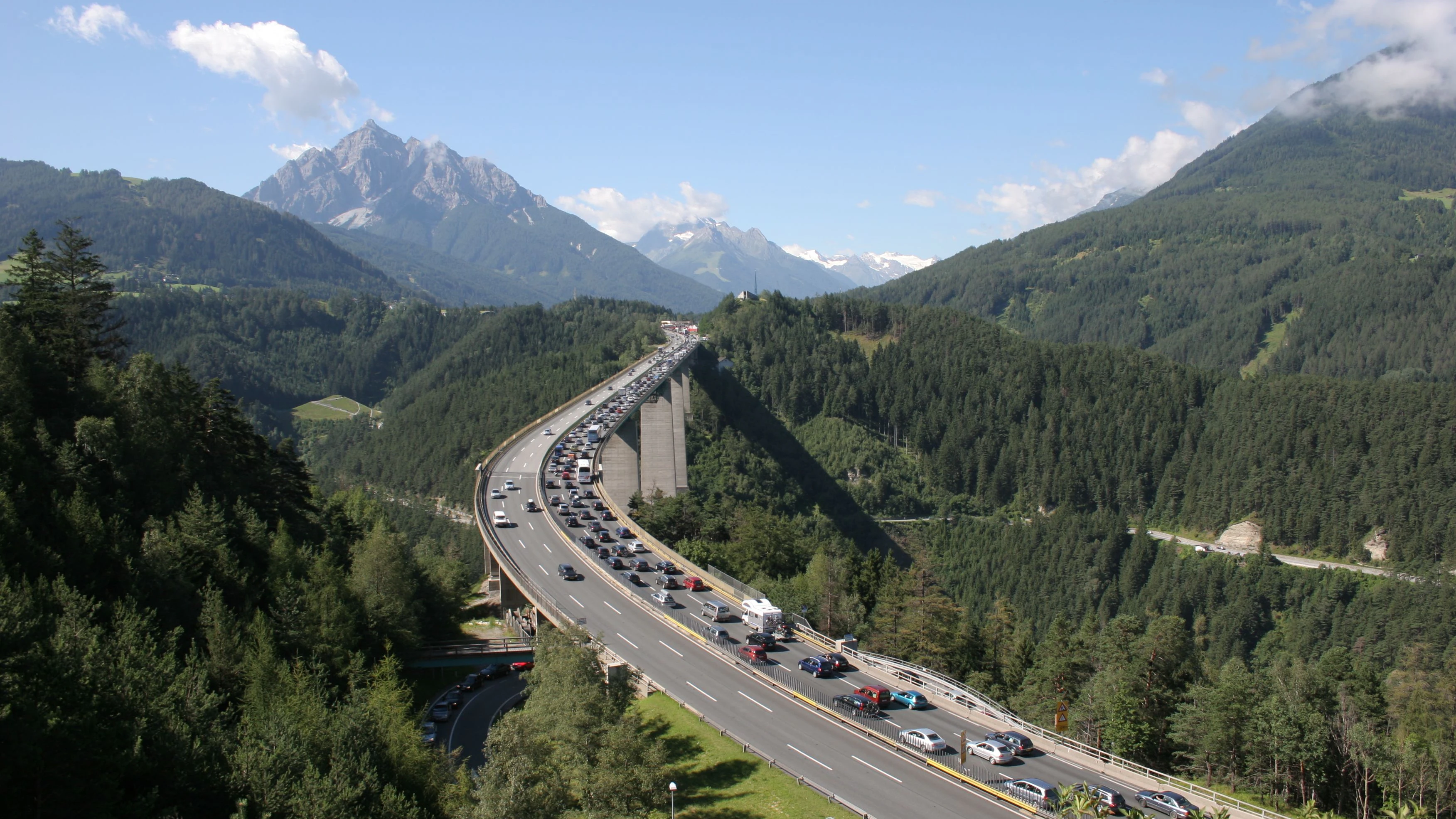 Heute.at - Experten befürchten Stau-Chaos in Österreich