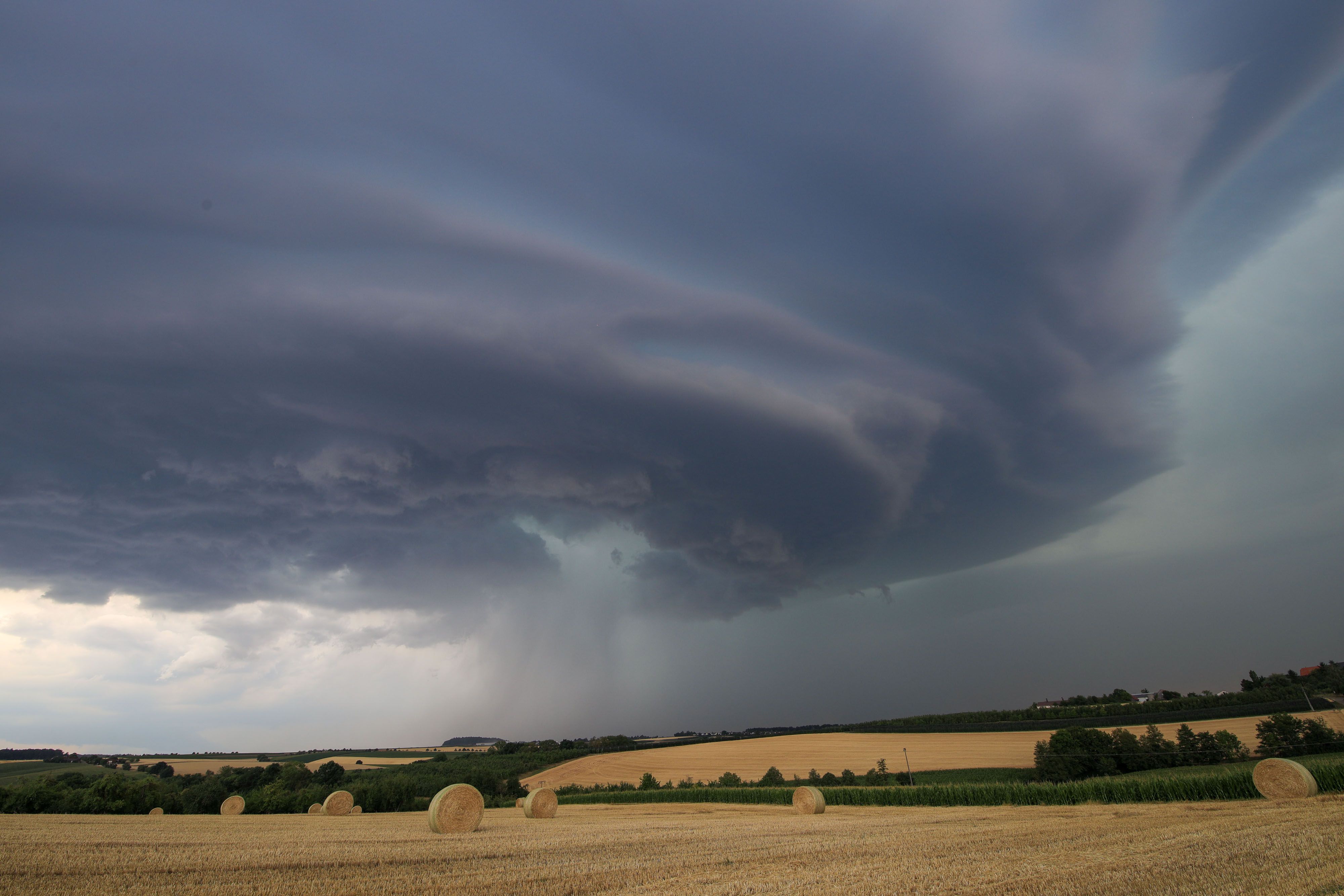 Heute.at - Hitze-Gewitter mit großen Regenmengen im Anmarsch
