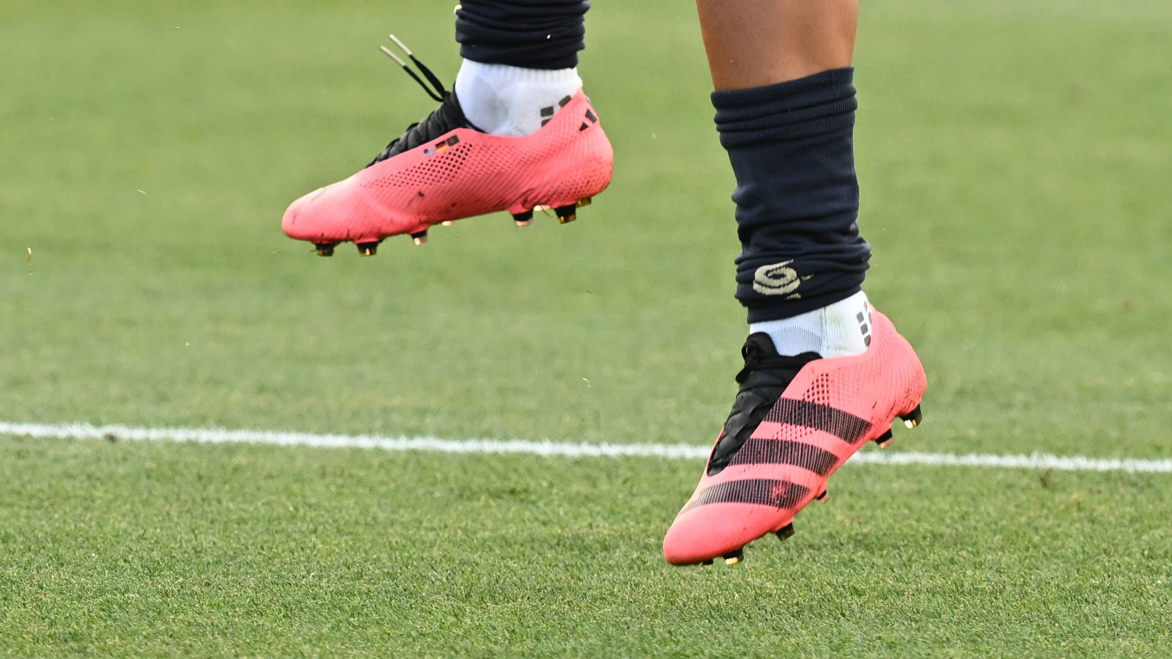Heute.at - Diese Schuhe hat es im Profifußball noch nie gegeben