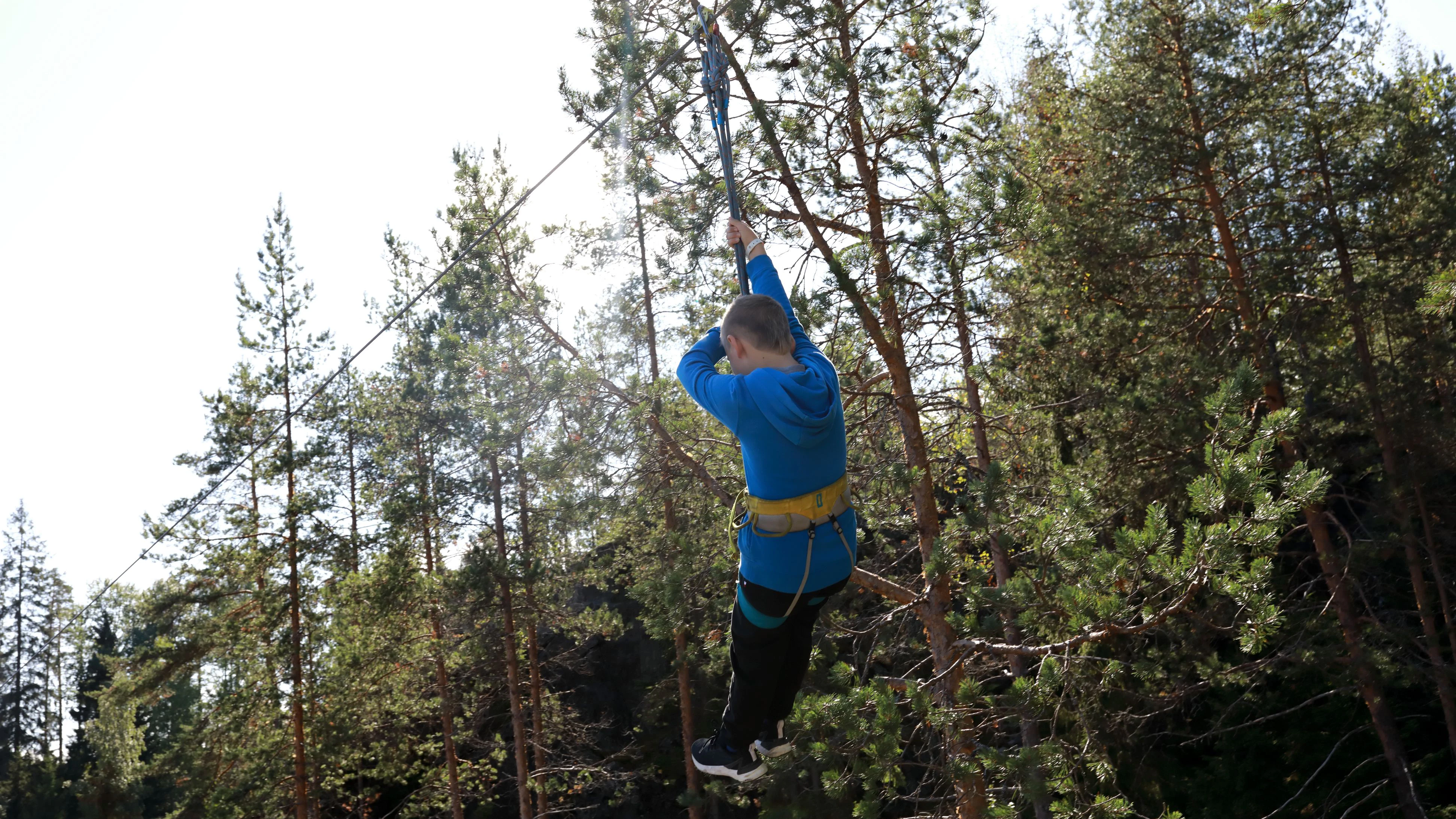 Heute.at - Flying Fox nicht erkannt – Mädchen stürzt vier Meter ab
