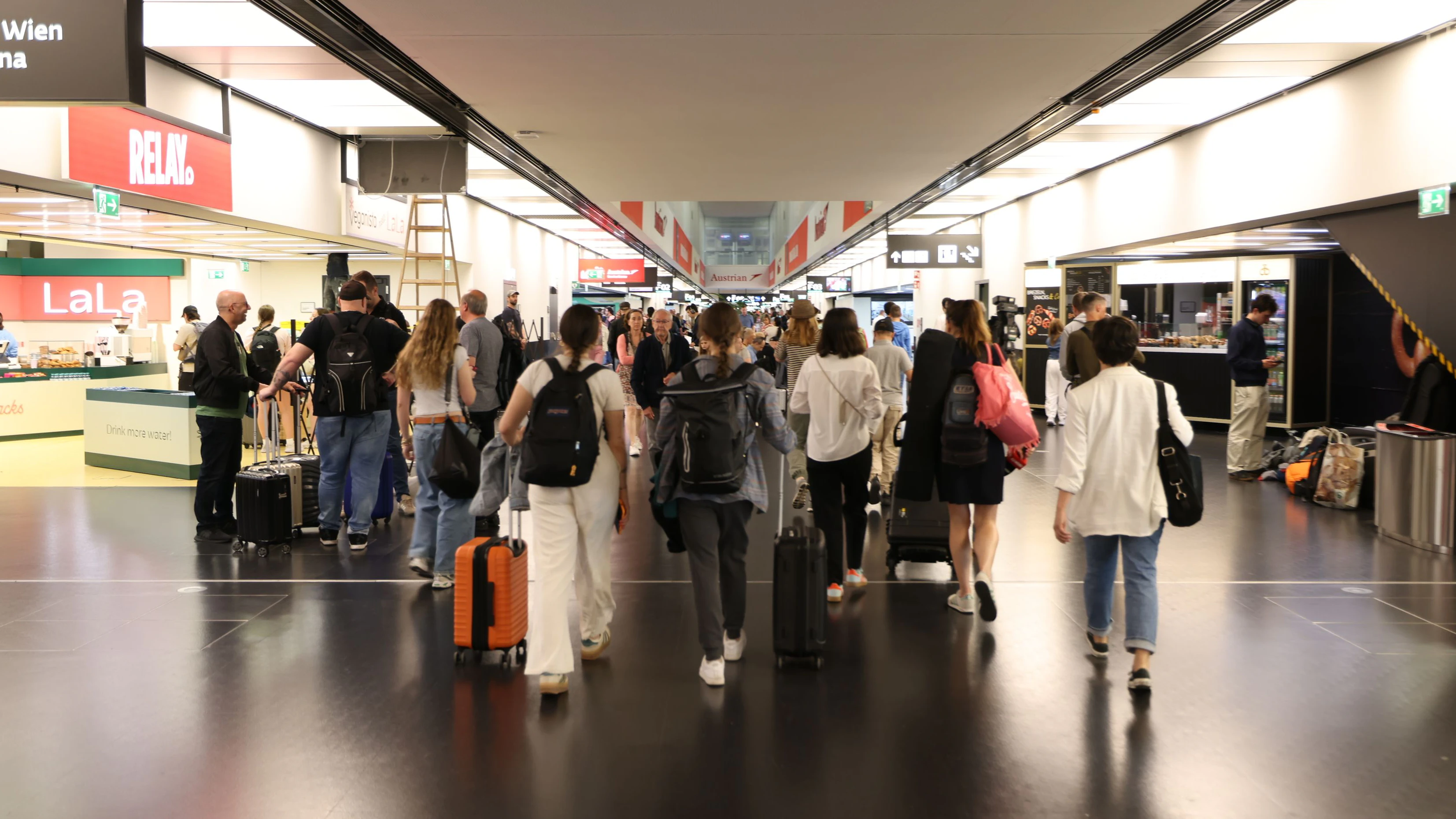 Heute.at - Drei Tage alte Firma erhält Flughafen-Millionenauftrag