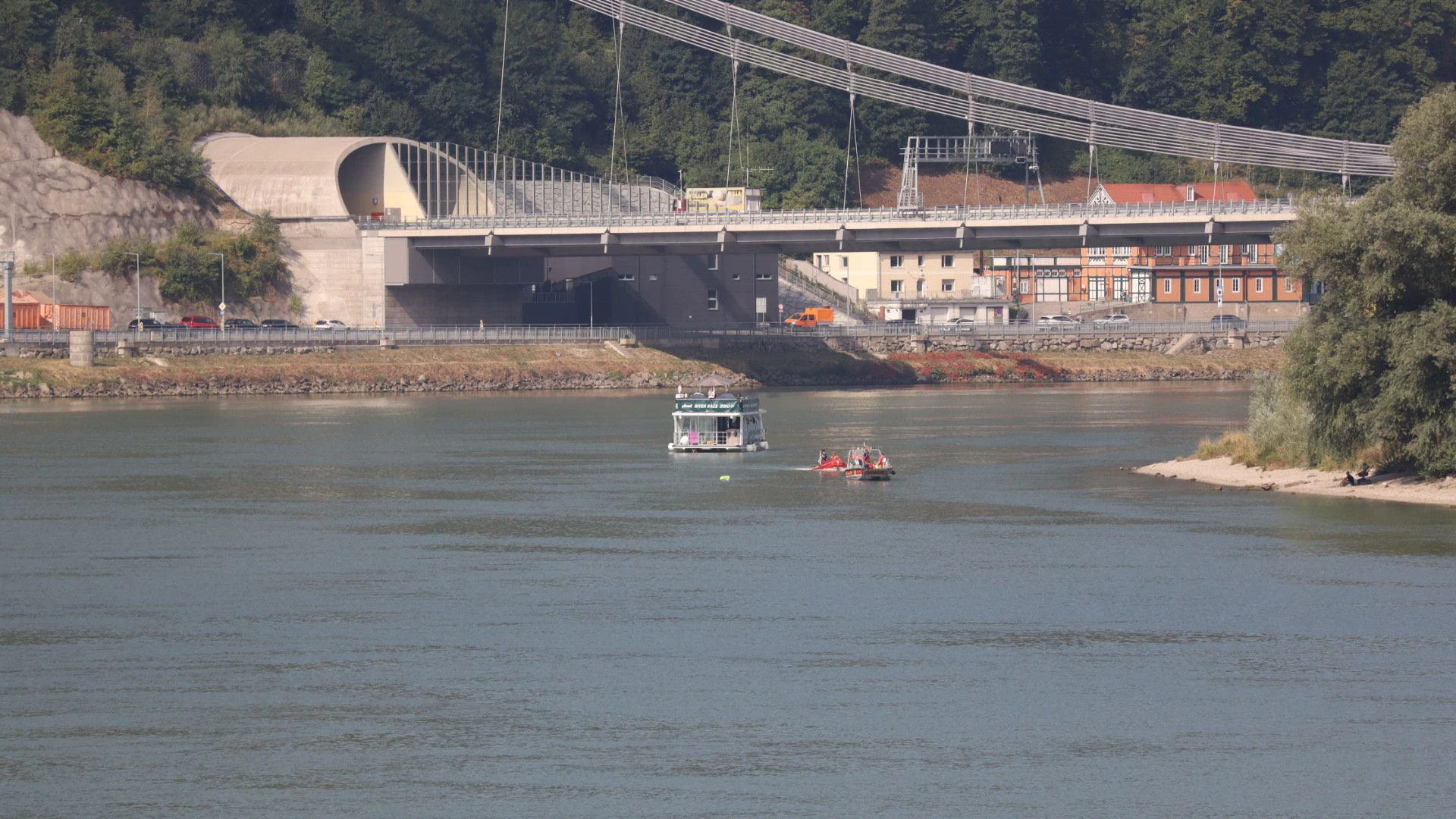 Hier schwamm Marinus auf die Nibelungenbrücke zu.