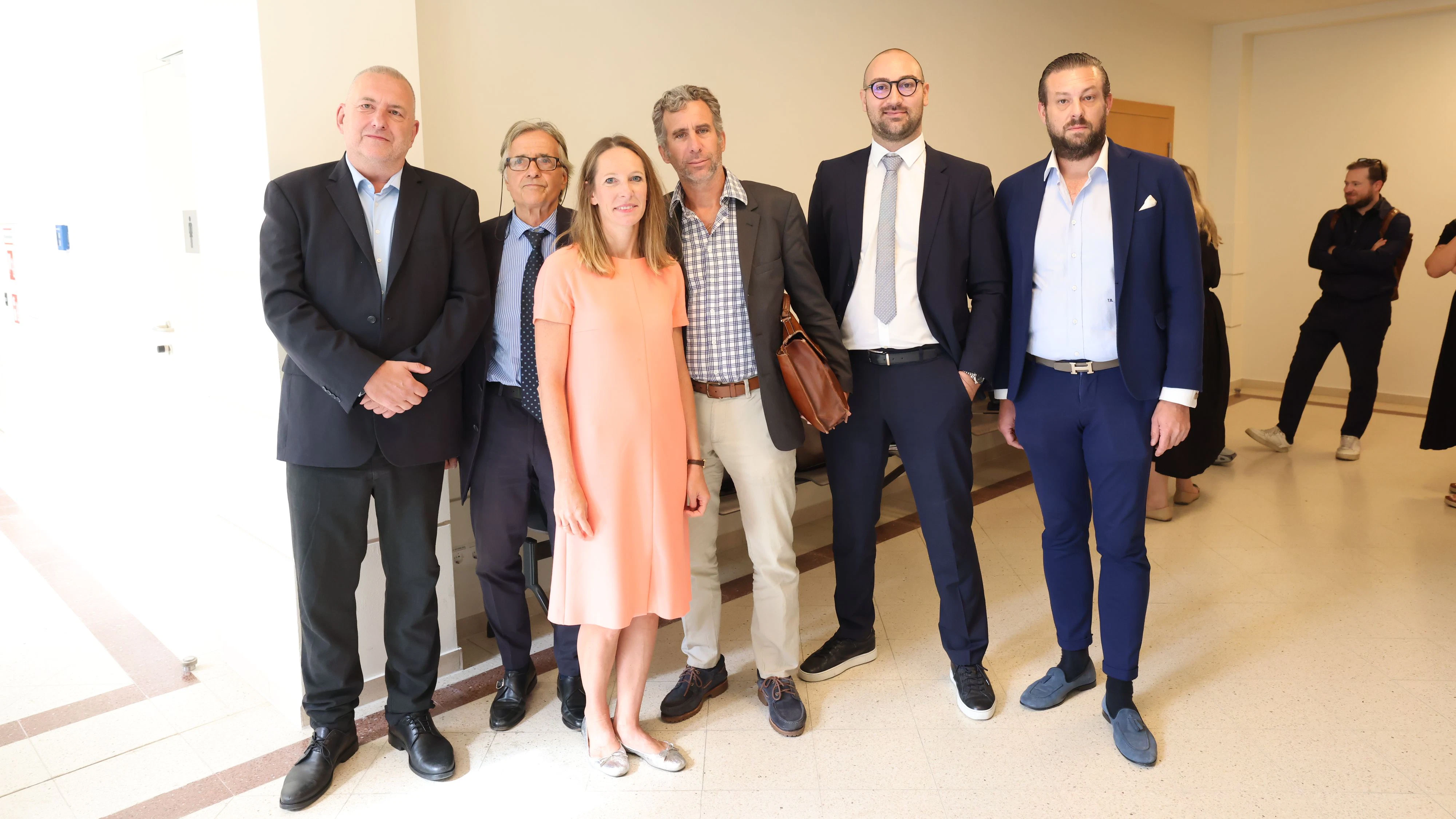 Strafverteidiger Wolfgang Haas, Elmar Kresbach, Bettina Caspar-Bures, Philipp Winkler, MIchael Babic und ein Thomas Barovsky vertraten.