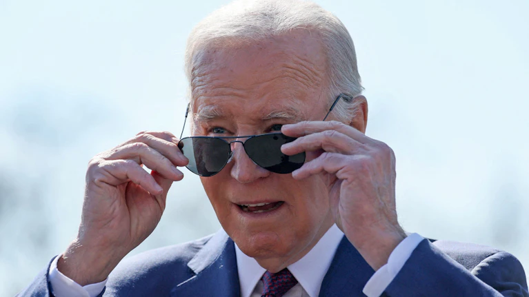 Hat Ex-US-Präsident Joe Biden geheime Regierungsunterlagen unerlaubterweise mit nach Hause genommen? Von den Republikanern jetzt veröffentlichte Tonaufnahmen sollen das belegen. Was darauf zu hören ist – und weshalb Biden trotzdem nichts passieren wird.