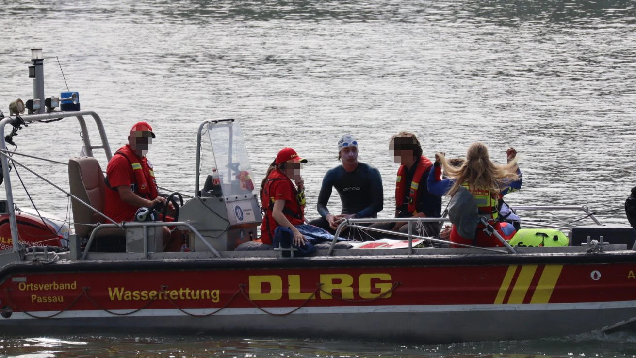 Der Influencer legte auf der Donau in Linz eine kurze Pause ein, gegen Mittag ging es wieder ins Wasser.