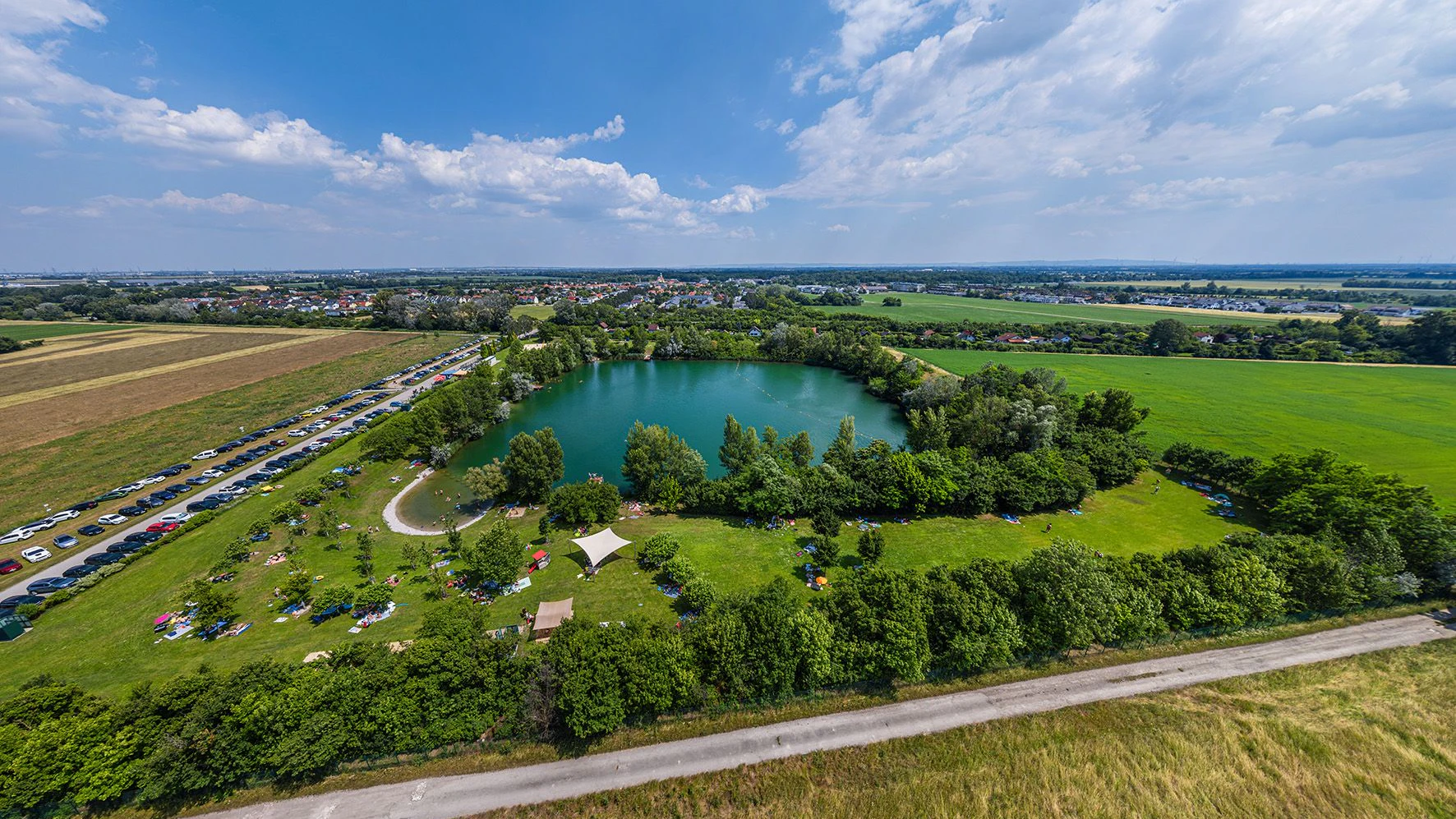 Heute.at - Beliebter Badeteich in Laxenburg wieder geöffnet