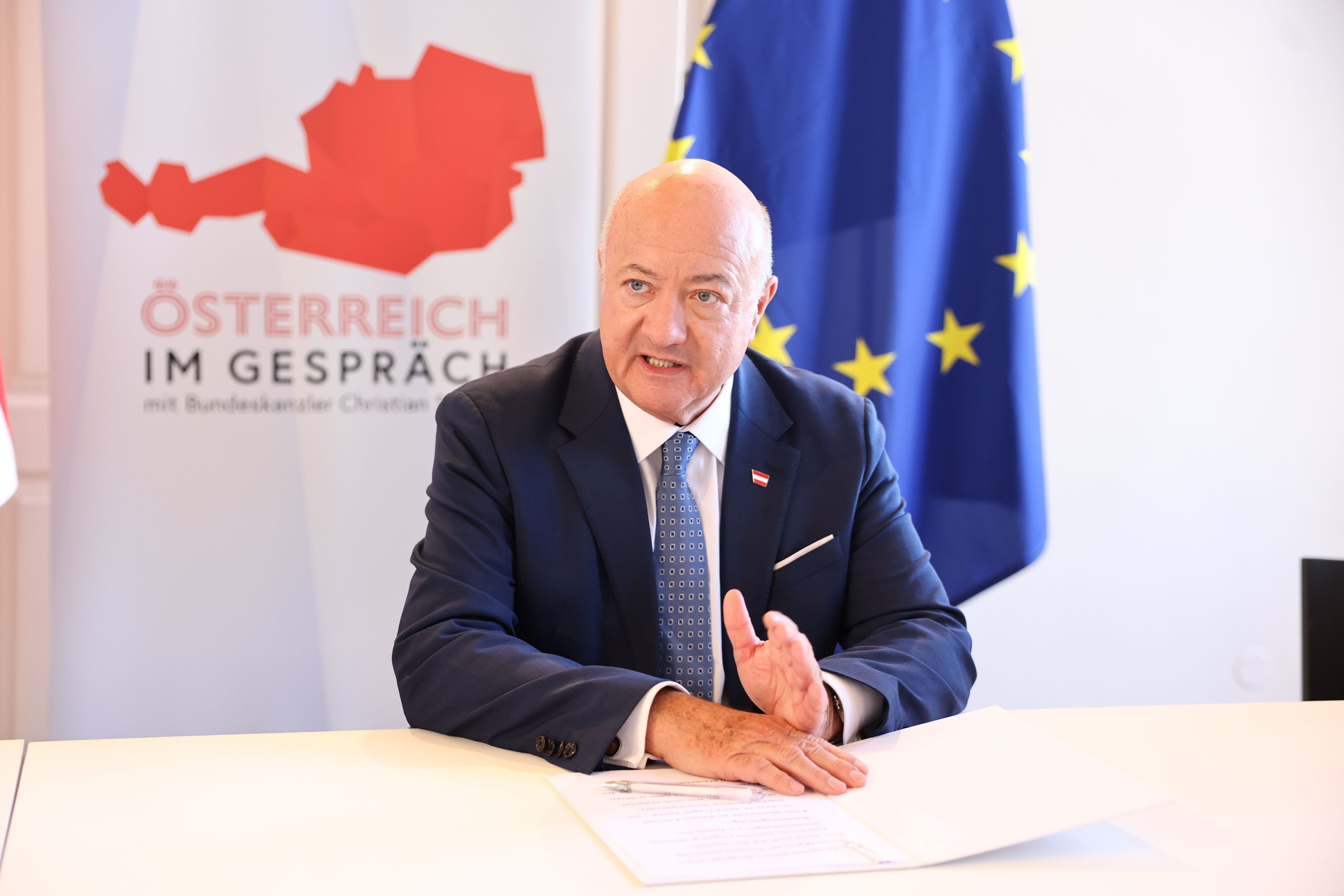 Heute.at - Terror-Warnung: Kanzler prüft Fußfessel für Gefährder