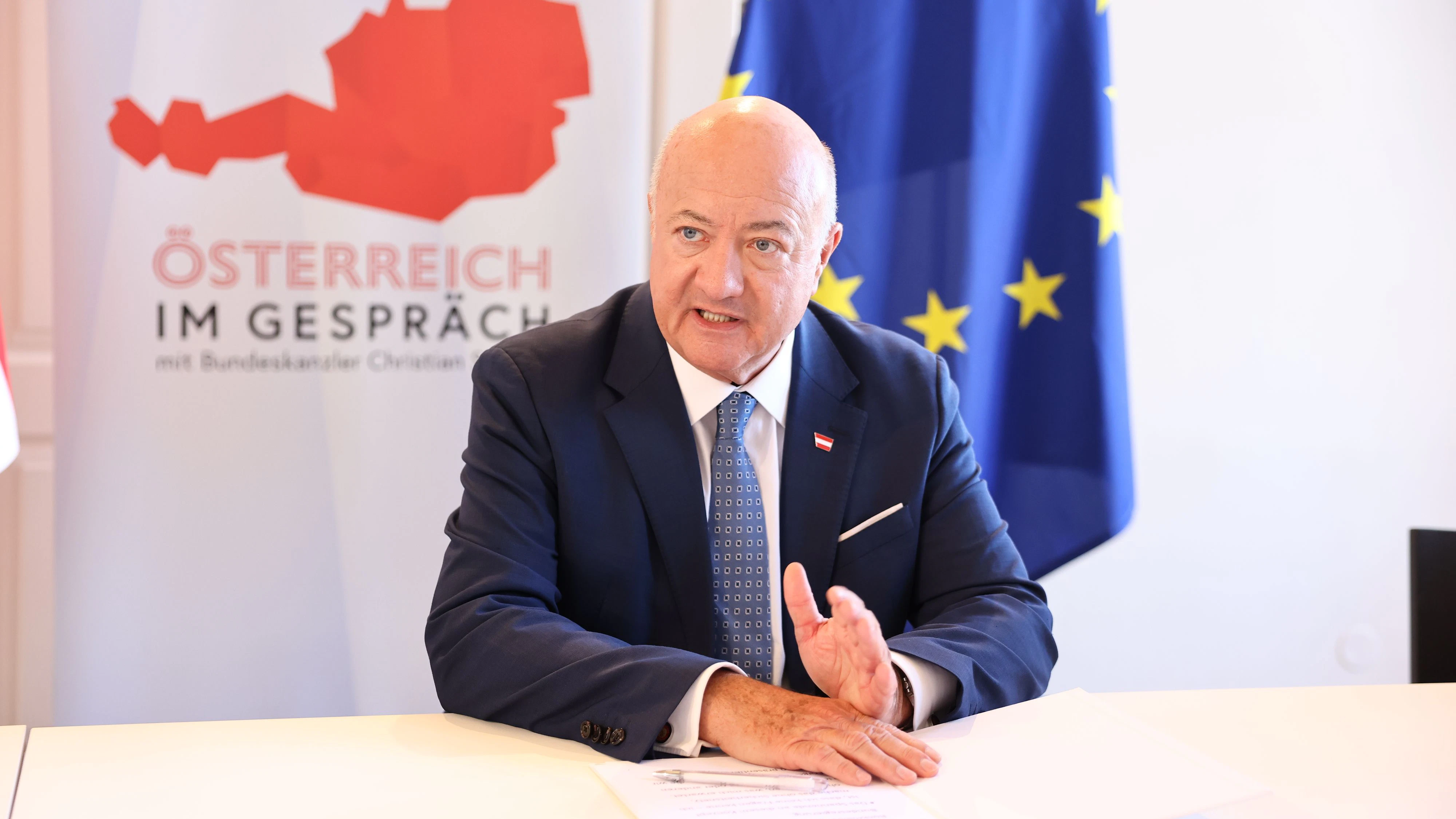 Heute.at - Terror-Warnung: Kanzler prüft Fußfessel für Gefährder
