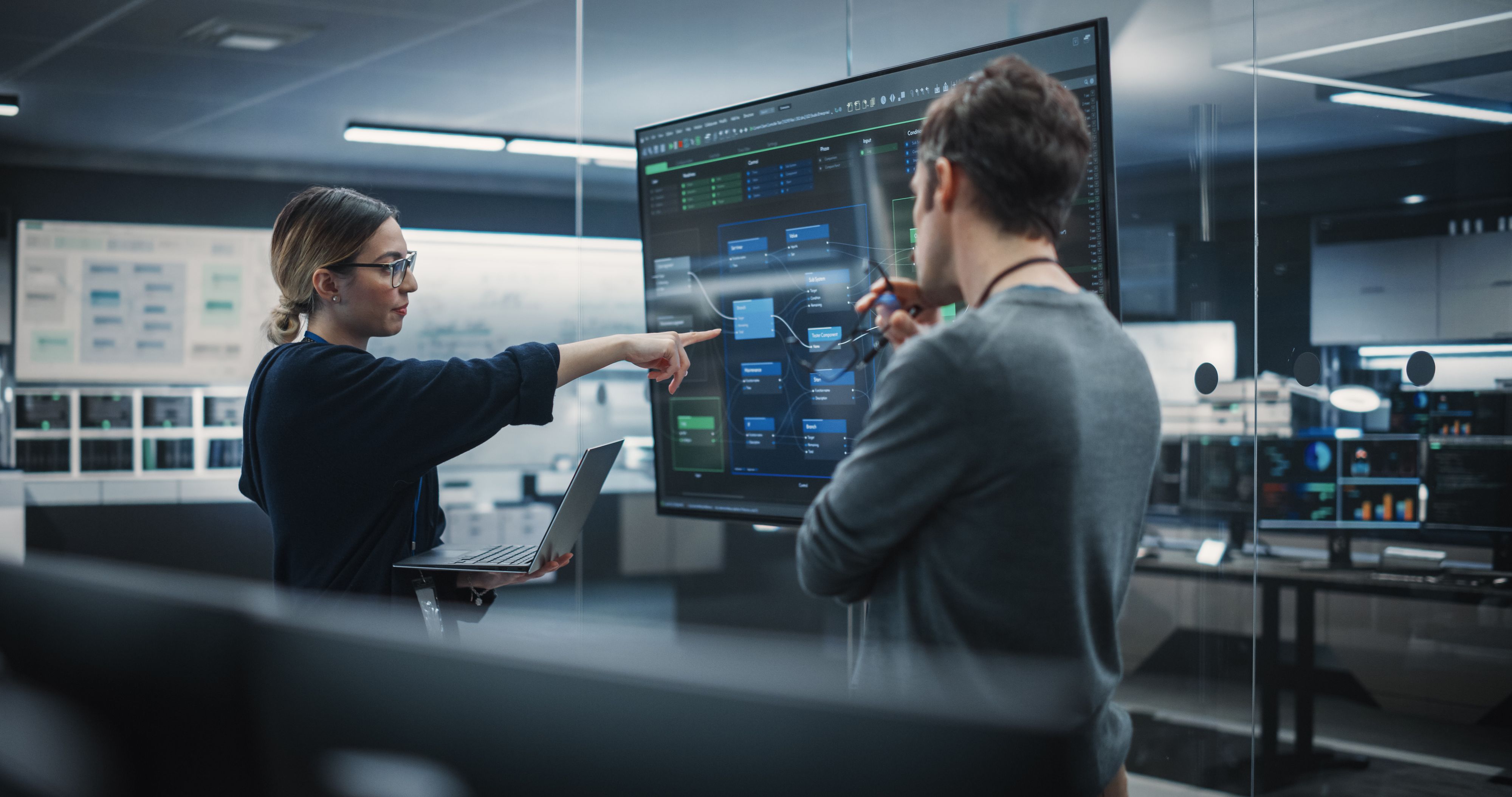 Künstliche Intelligenz verändert die Cyberwelt rasant. Eine neue Studie zeigt, wo Unternehmen besonders unter Druck geraten.
