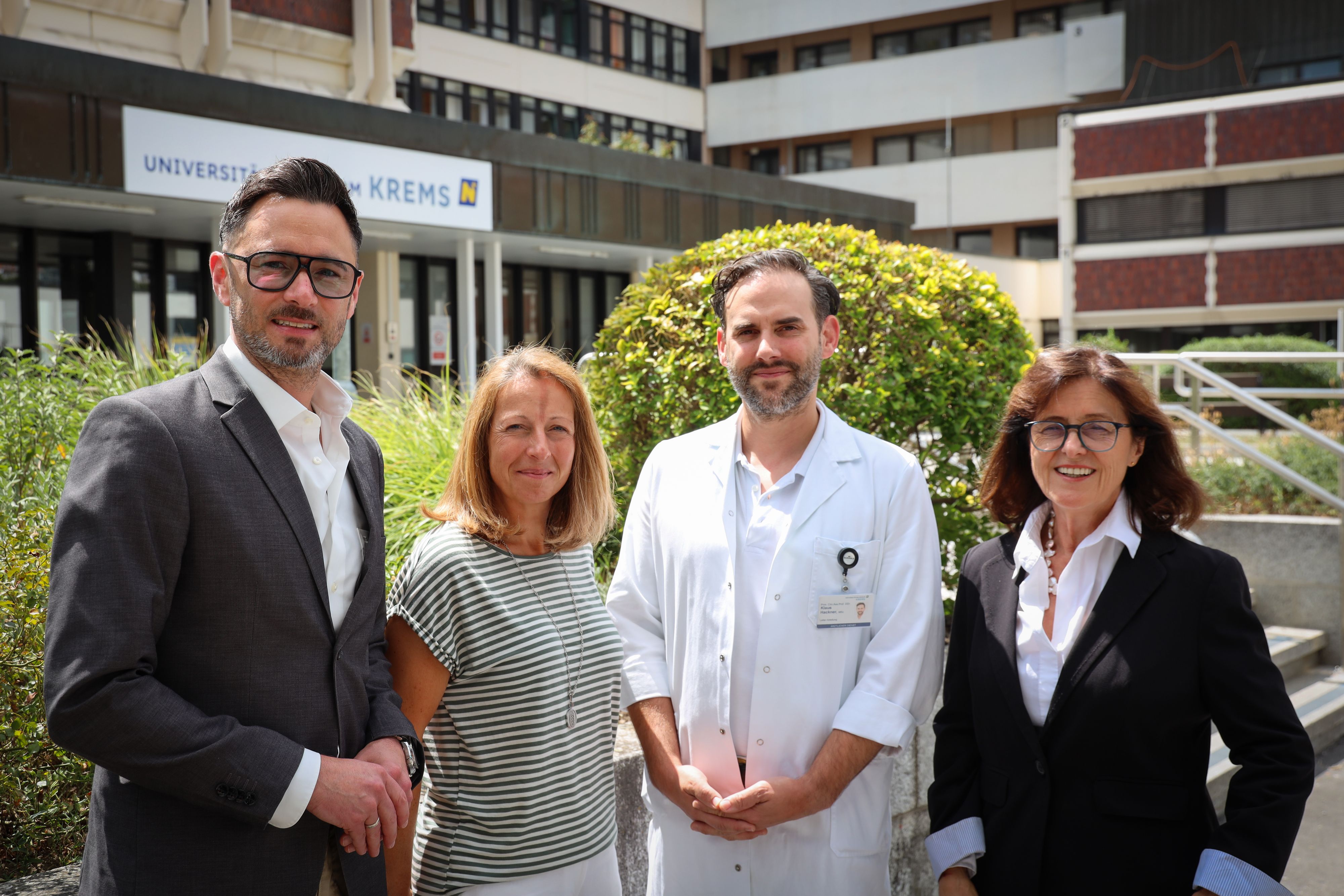 Ing. Roman Semler, MBA (Kaufmännischer Direktor Universitätsklinikum Krems); Regina Kern, MSc, MBA (Pflegedirektorin Universitätsklinikum Krems); Prim. Clin.Ass.Prof. DDr. Klaus Hackner, MSc; Hon. Prof. Dr. Andrea Zauner-Dungl (Ärztliche Direktorin Universitätsklinikum Krems)