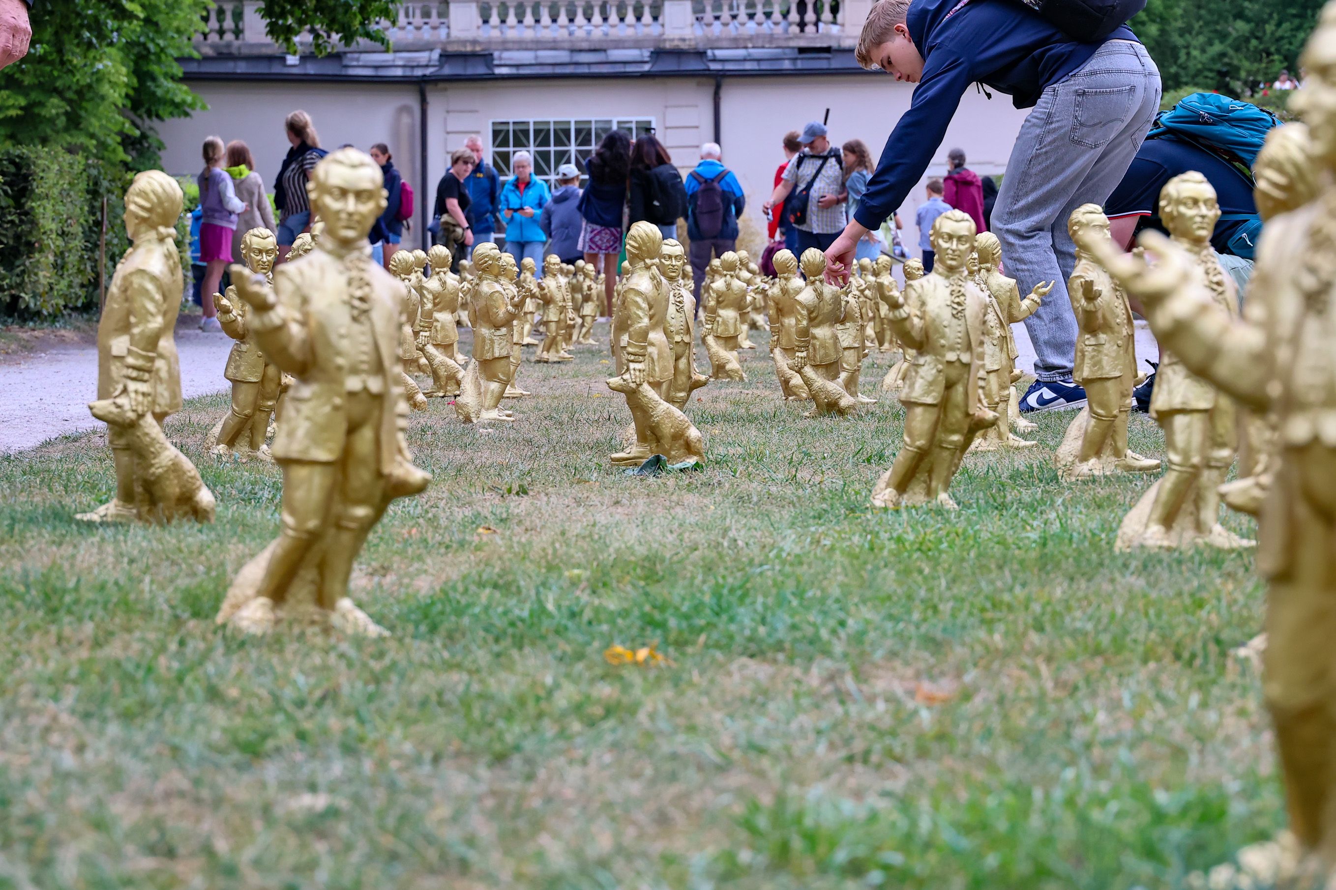 Bereits 86 Mozart-Figuren wurden gestohlen.