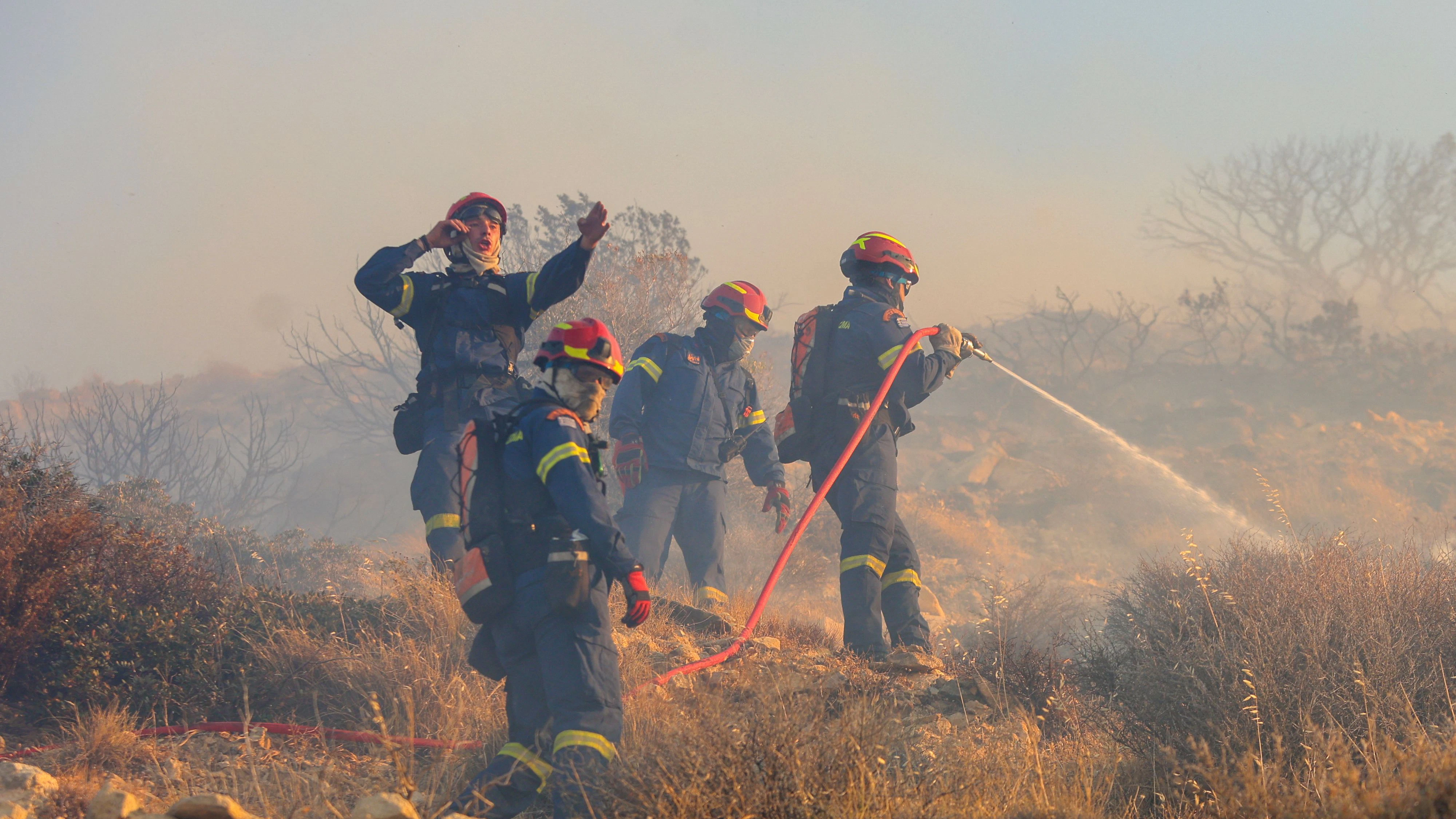 Heute.at - Zwei Feuerwehrleute sterben bei Waldbrand auf Kreta