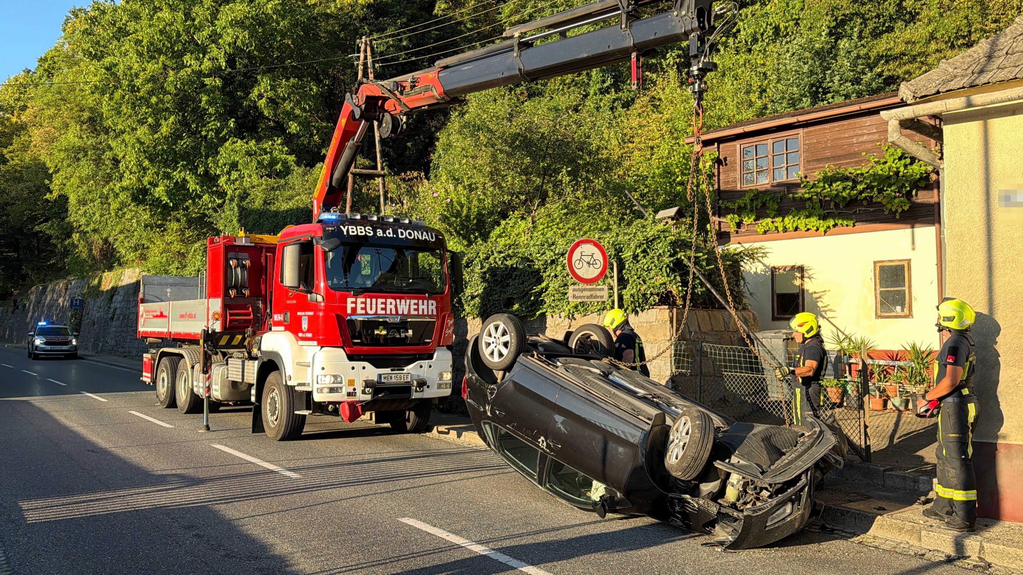 Am Mittwoch kam es in Ybbs an der Donau zu einem Verkehrsunfall mit Fahrzeugüberschlag.