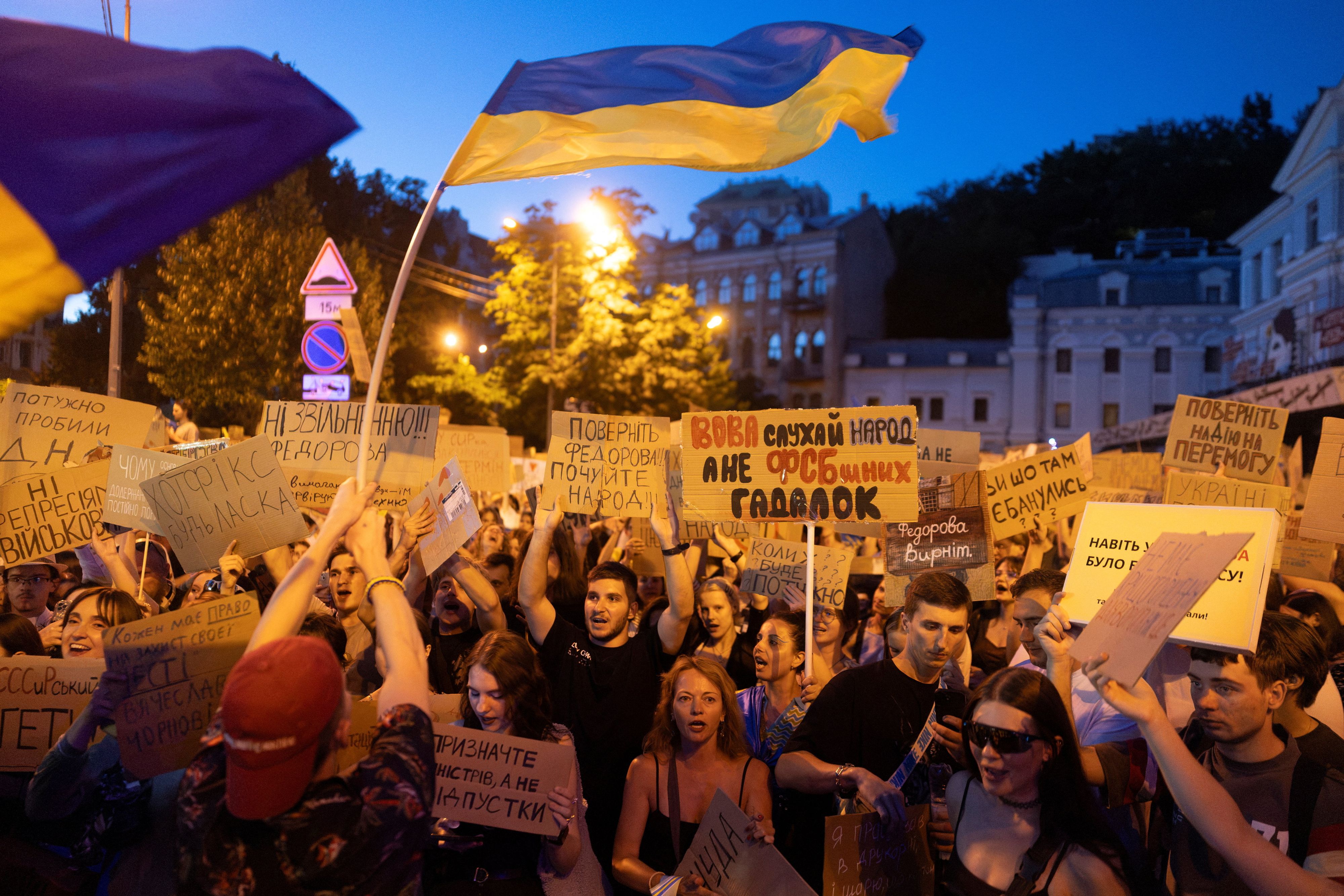 Der frühere ukrainische Verteidigungsminister Mychajlo Fedorow wurde von Präsident Wolodymyr Selenskyj entlassen. Dagegen regt sich großer Widerstand.