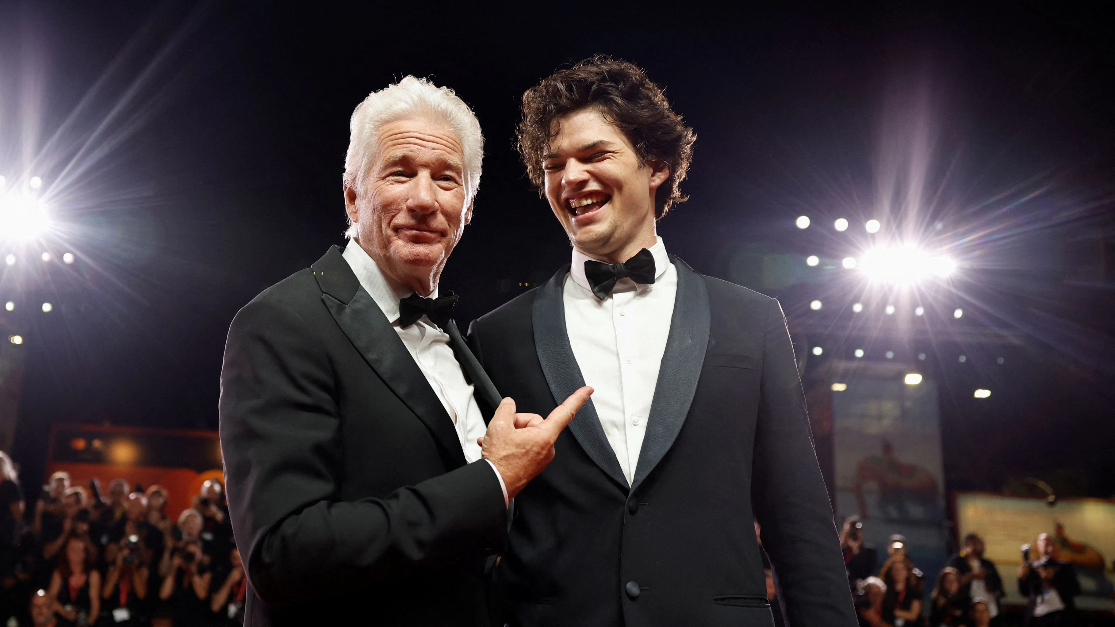Richard Gere nd Sohn Homer Gere beim Venice Film Festival 2024.