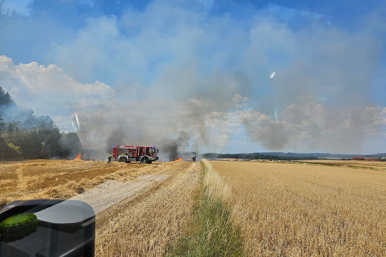 Heute.at - Großeinsatz bei Bahndammbrand im Waldviertel