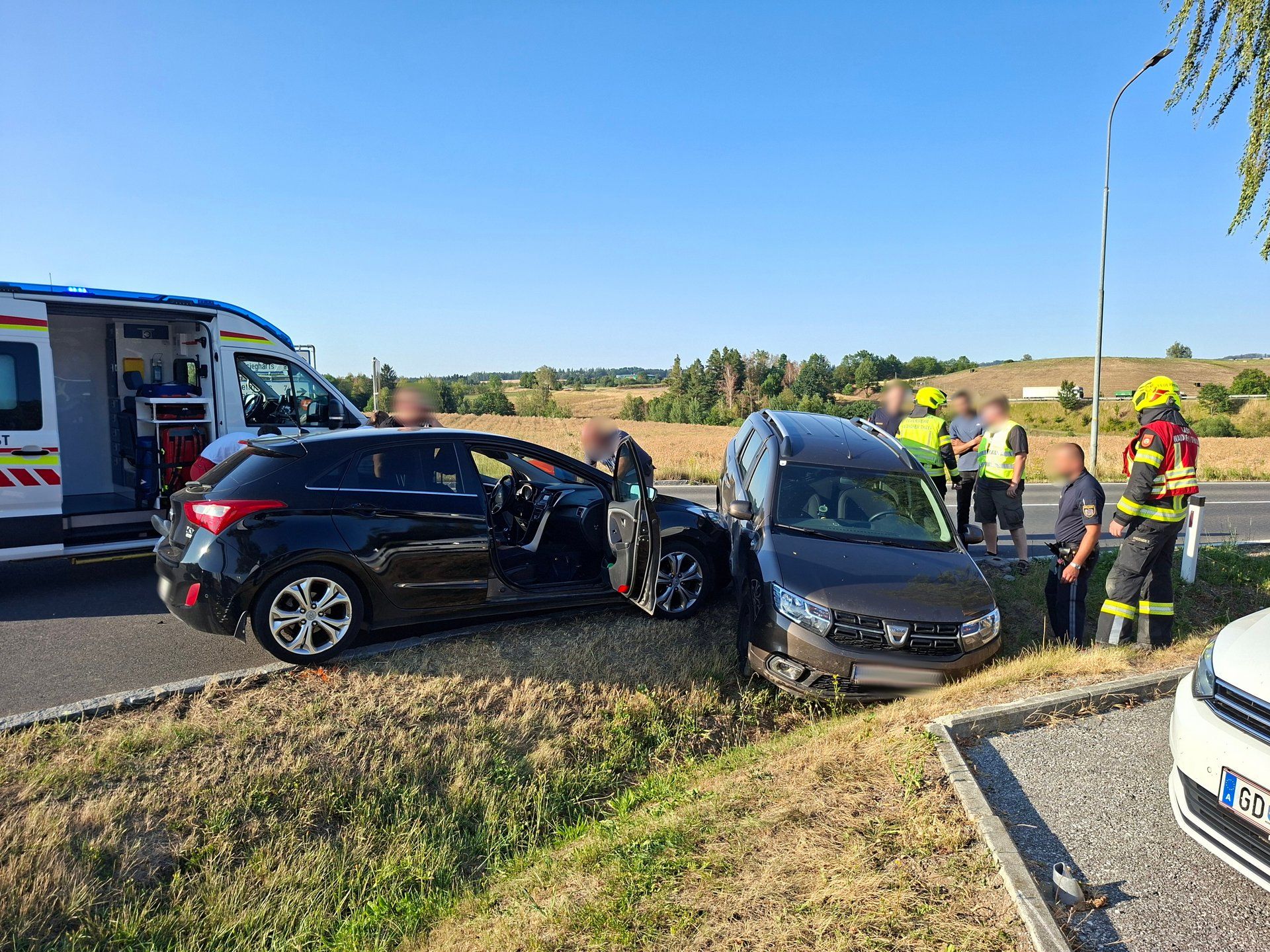 Heute.at - Crash bei Kreisverkehr – Lenkerin wurde verletzt