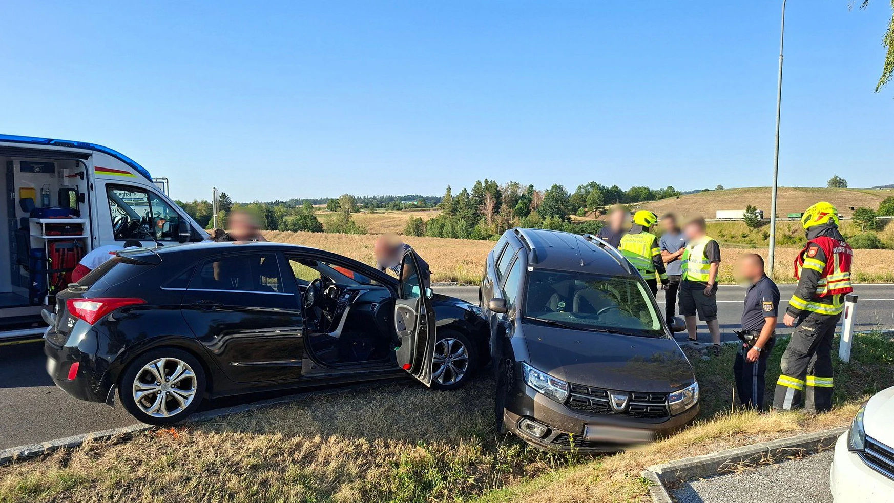 Heute.at - Crash bei Kreisverkehr – Lenkerin wurde verletzt