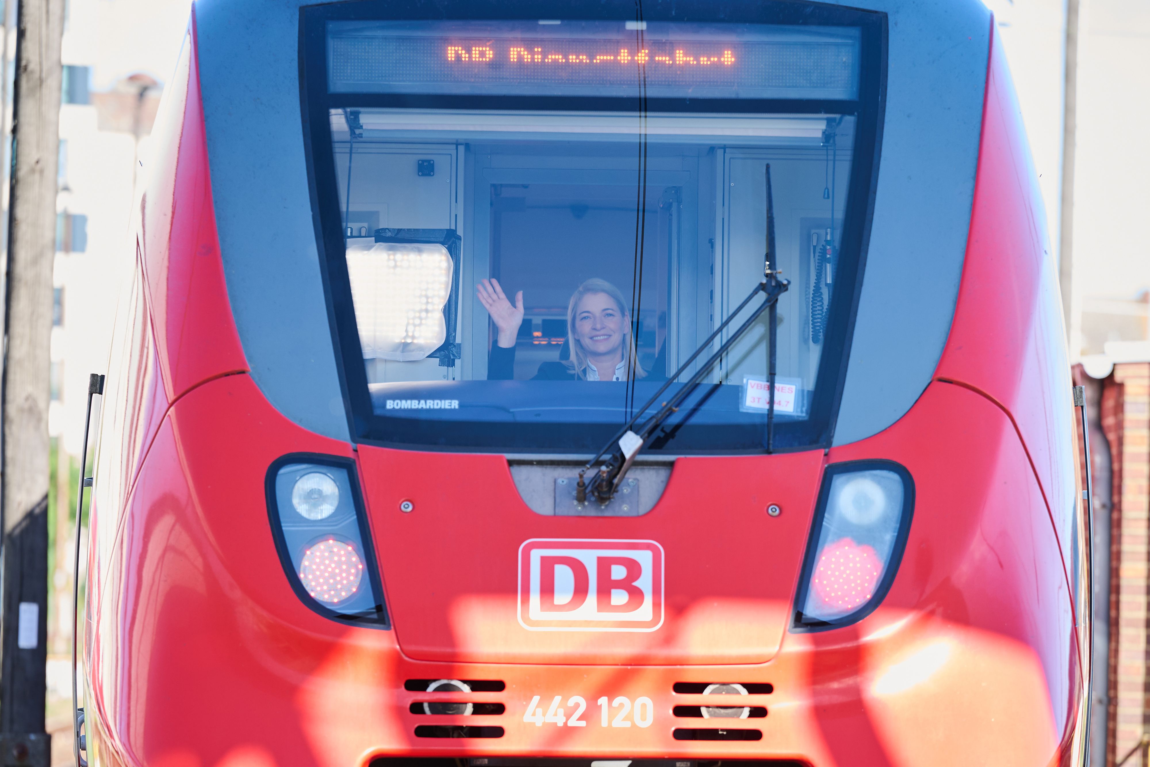Evelyn Palla ist seit 1. Oktober 2025 ist sie Vorstandsvorsitzende der Deutschen Bahn AG.