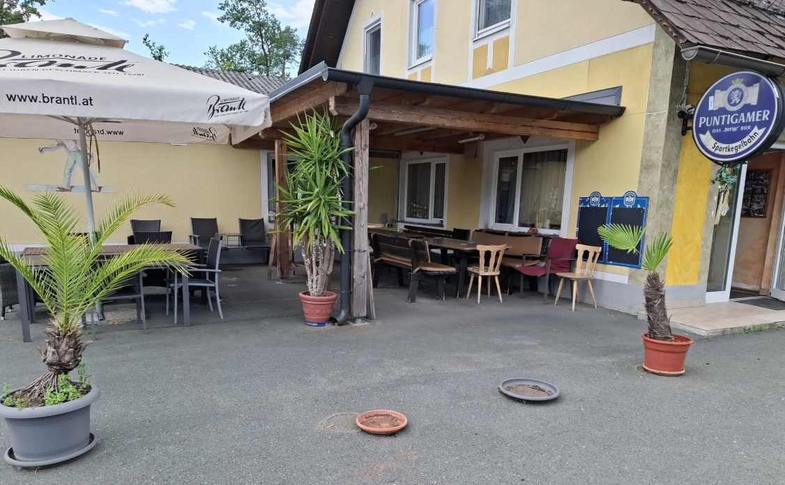 Vom Parkplatz des Gasthauses Rachholz in St. Peter im Sulmtal wurden zwei Palmen gestohlen.