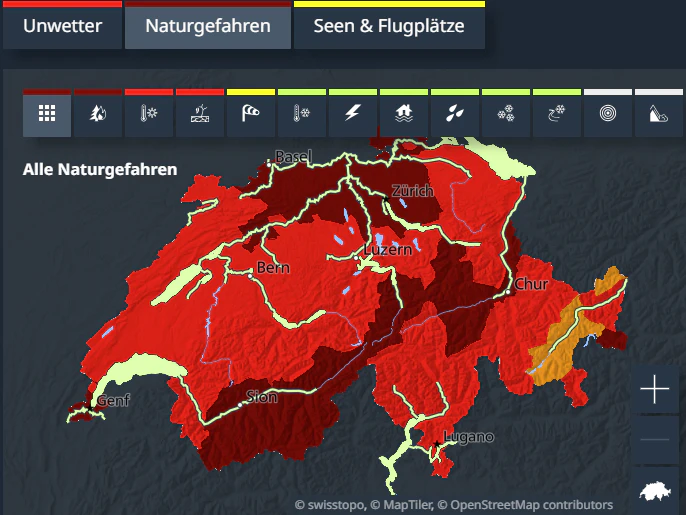 Die aktuelle Warnkarte der Naturgefahren in der Schweiz. Besonders Waldbrände, Hitze und Dürre machen den Eidgenossen zu schaffen. Teilweise kommen Sturmböen dazu.