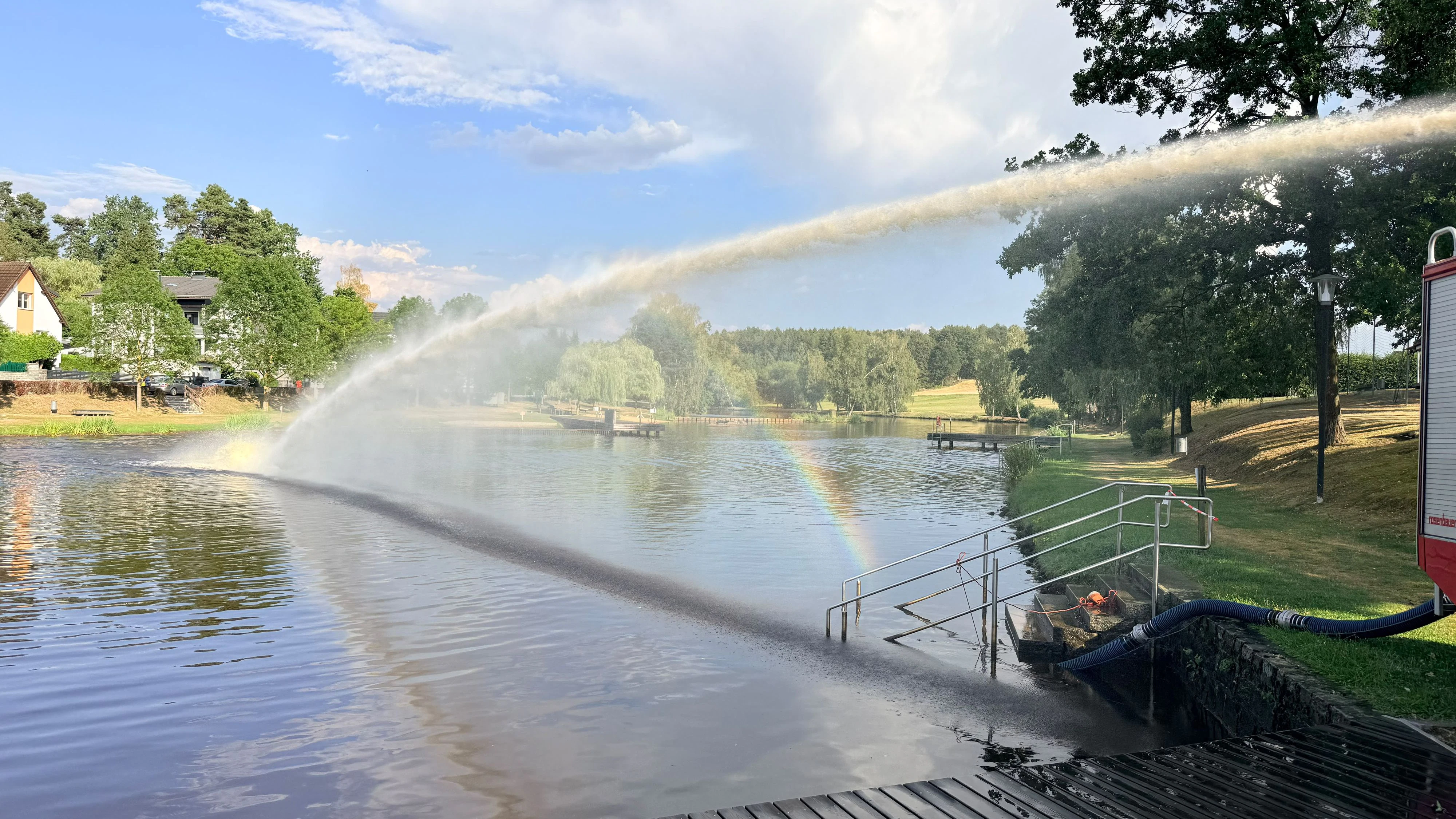 Heute.at - Moorbad: Gemeinde und Feuerwehr kämpfen gegen Algen