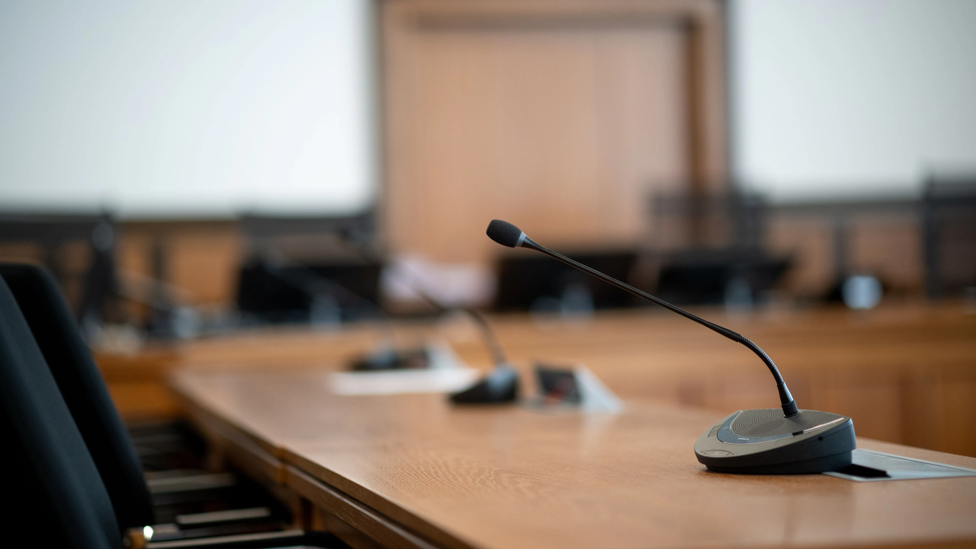 Heute.at - Junger Angeklagter (15) bringt Richterin auf die Palme