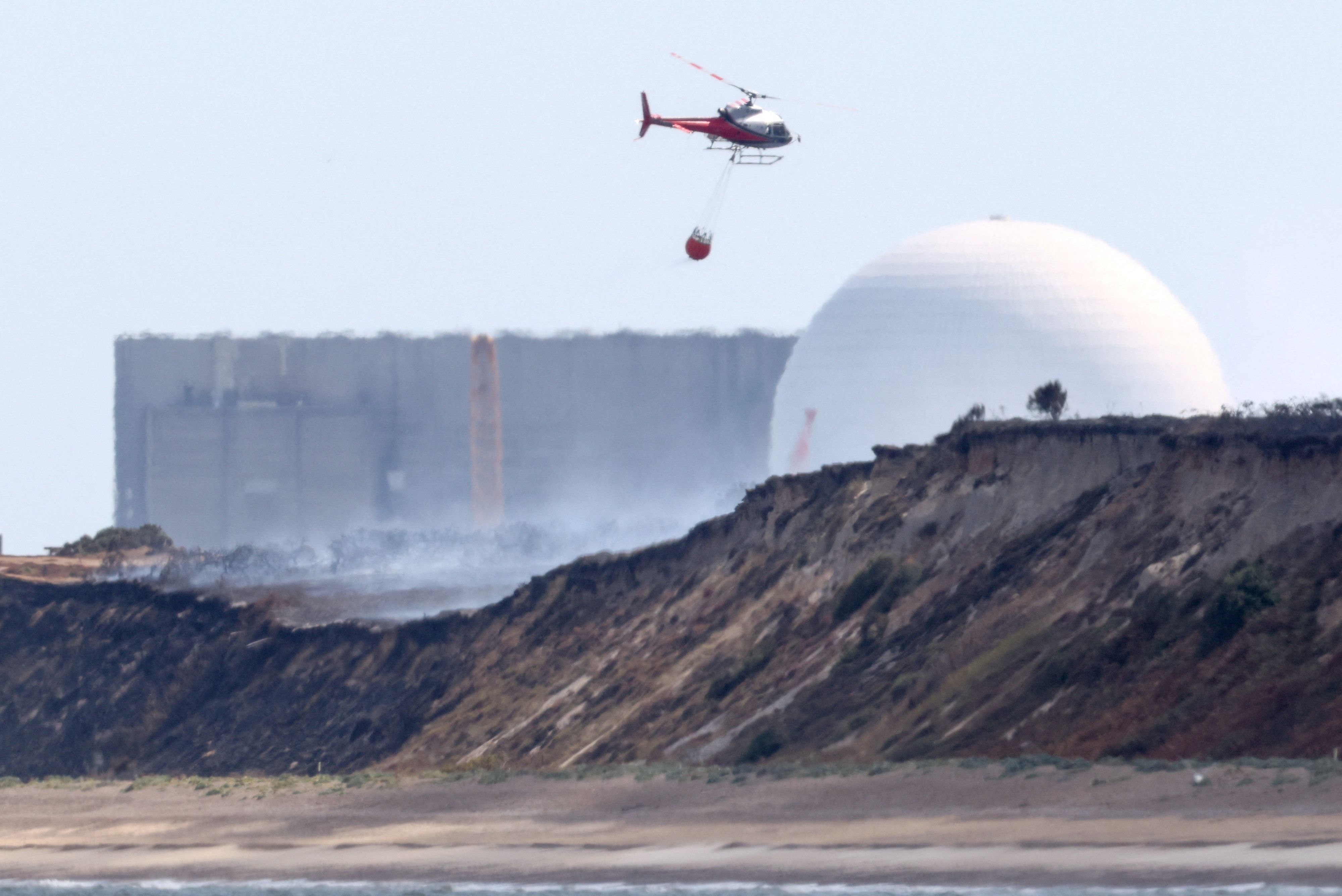 Nahe dem Atomkraftwerk ist ein Waldbrand ausgebrochen.