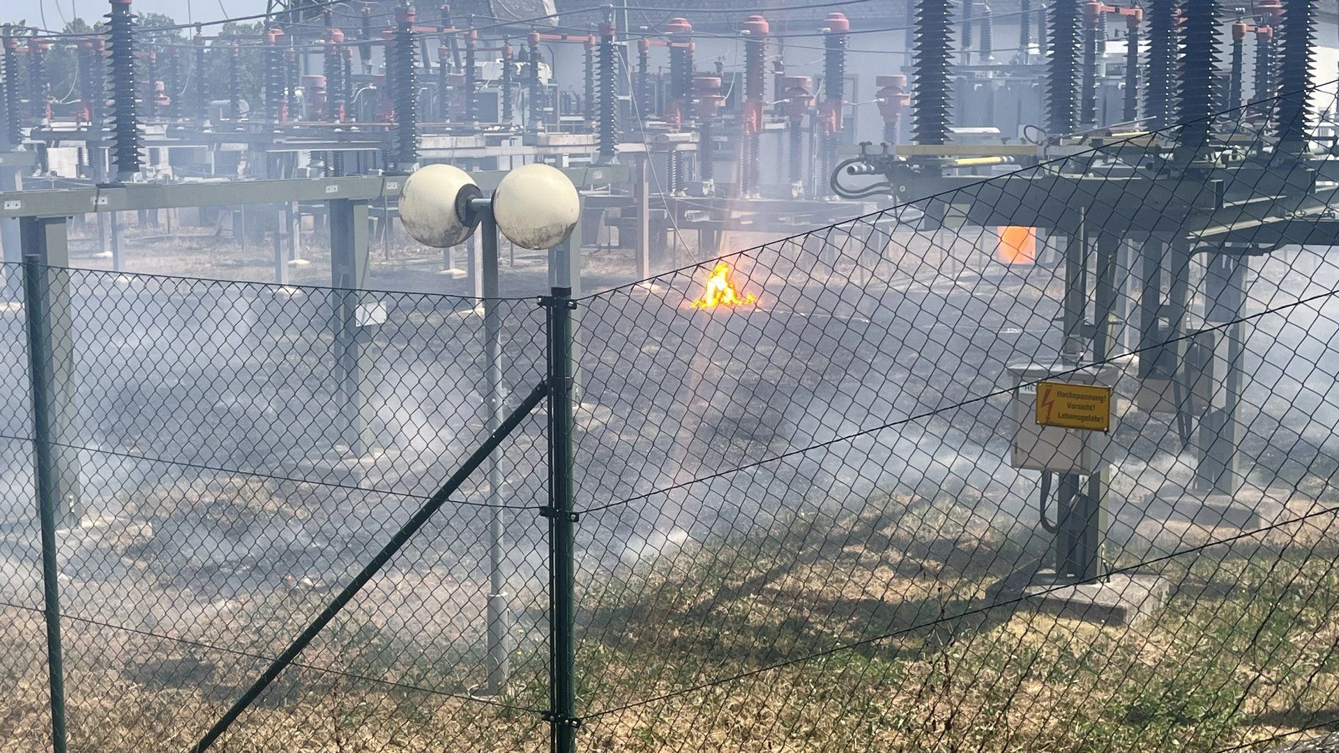 Heute.at - Knall in Umspannwerk – 28.000 Haushalte ohne Strom