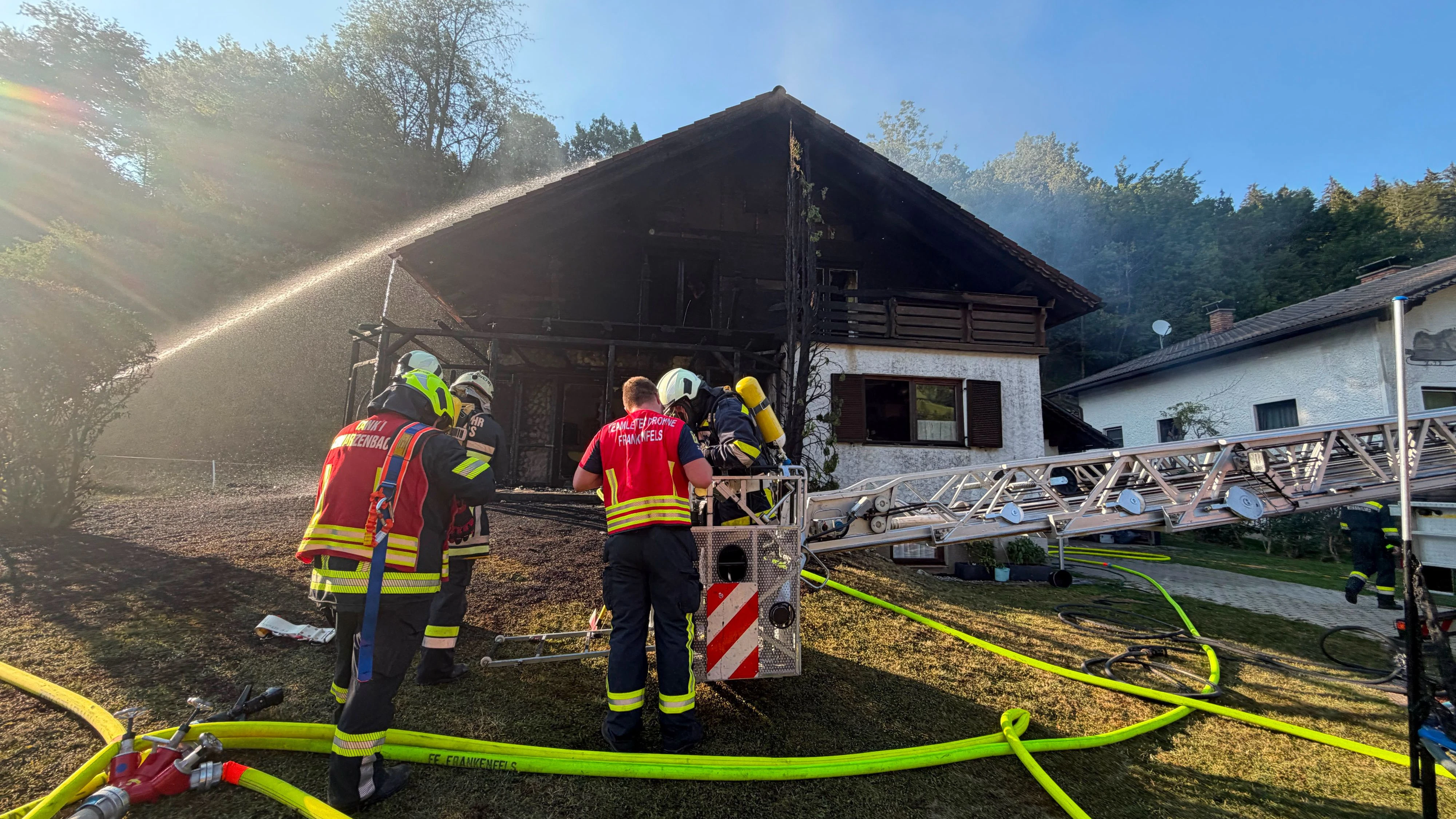 Heute.at - Haus in Brand: Schicksal schlug bei Feuerwehrfamilie zu