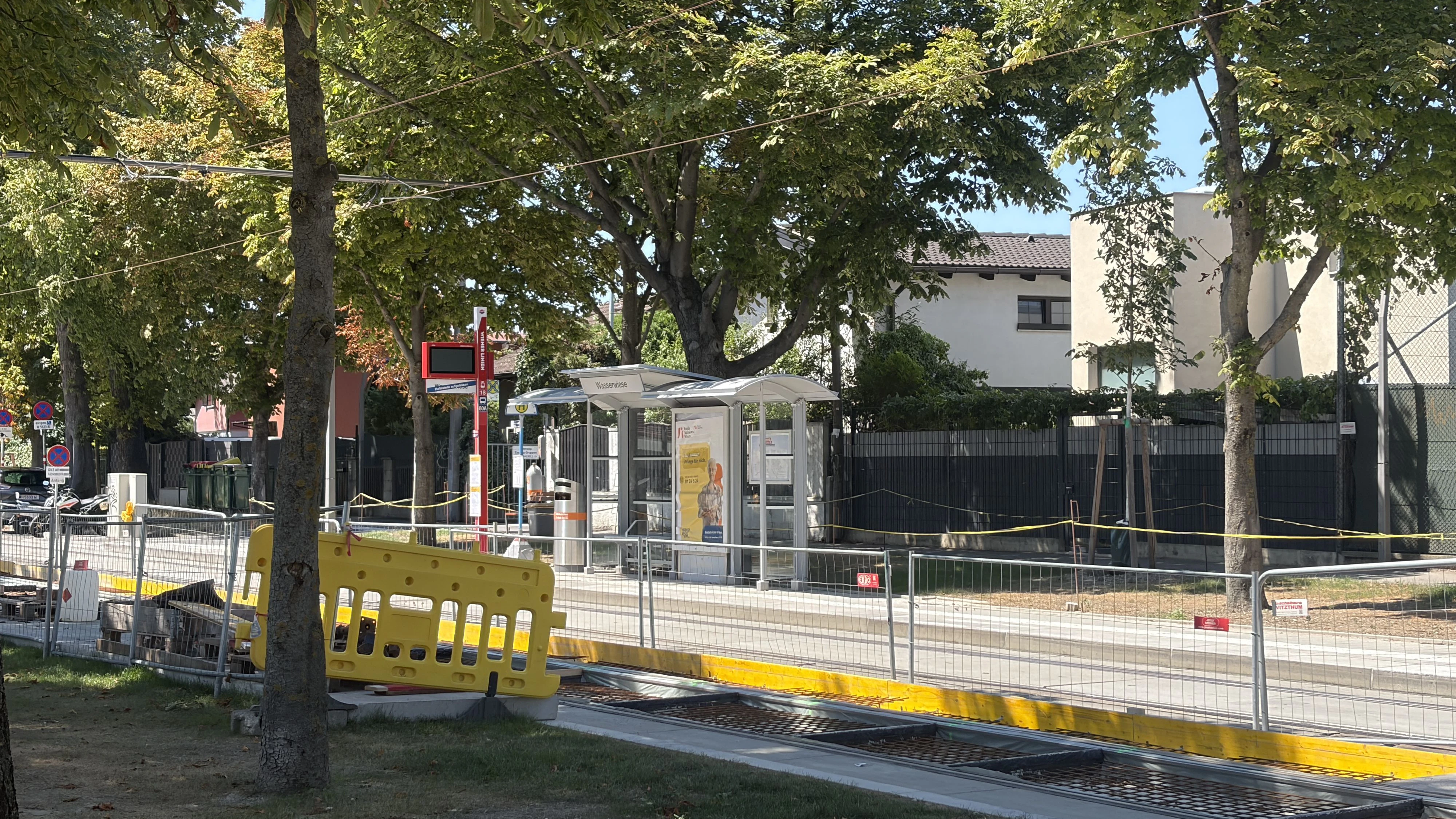 "Die Parkplätze werden vernichtet", so die Anrainer.