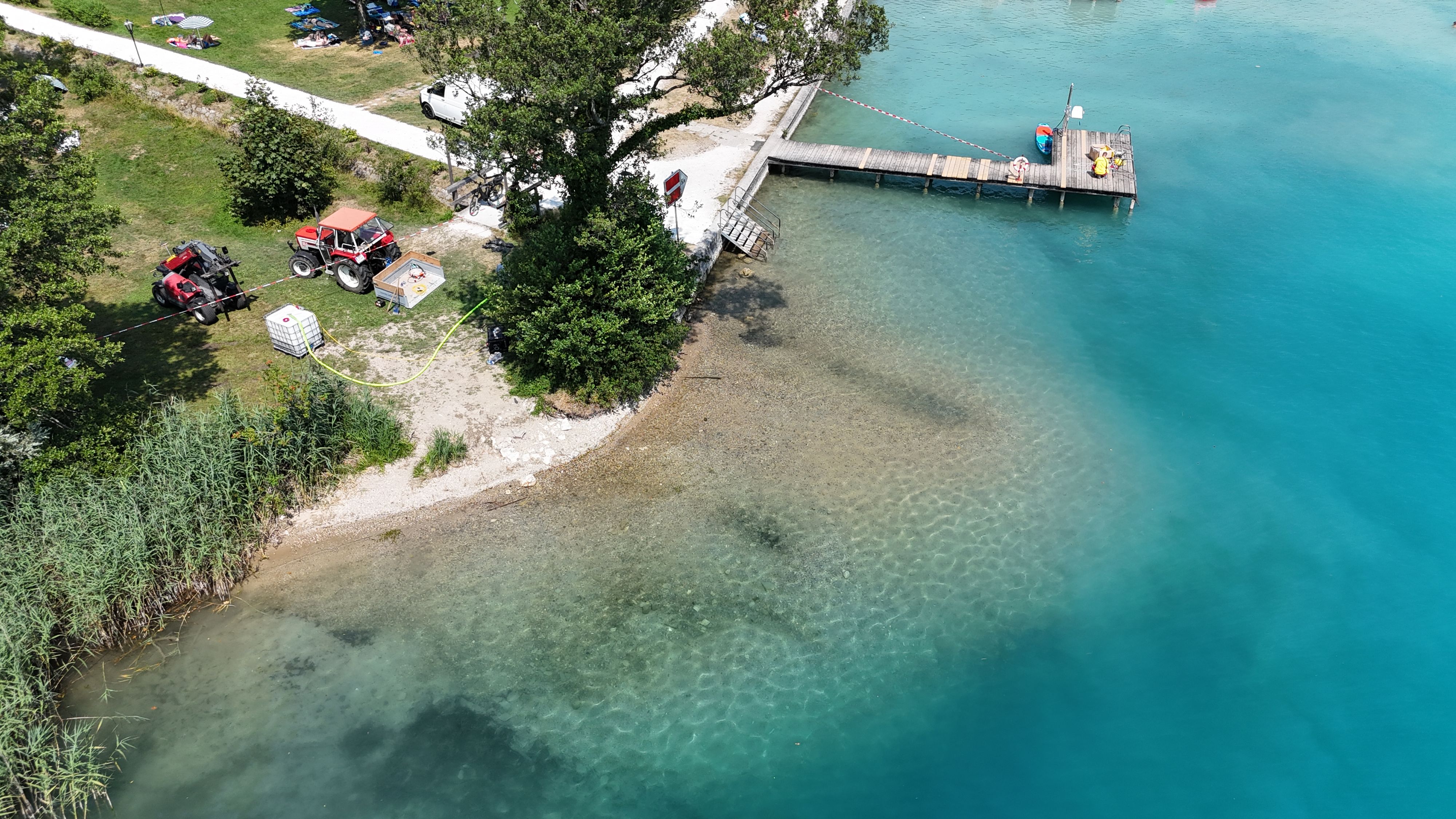 Heute.at - Gülle-Alarm am Attersee! Badebereich bleibt gesperrt