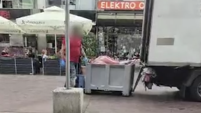 Der Umgang mit der Fleischlieferung am Viktor-Adler-Markt wirft Fragen auf.