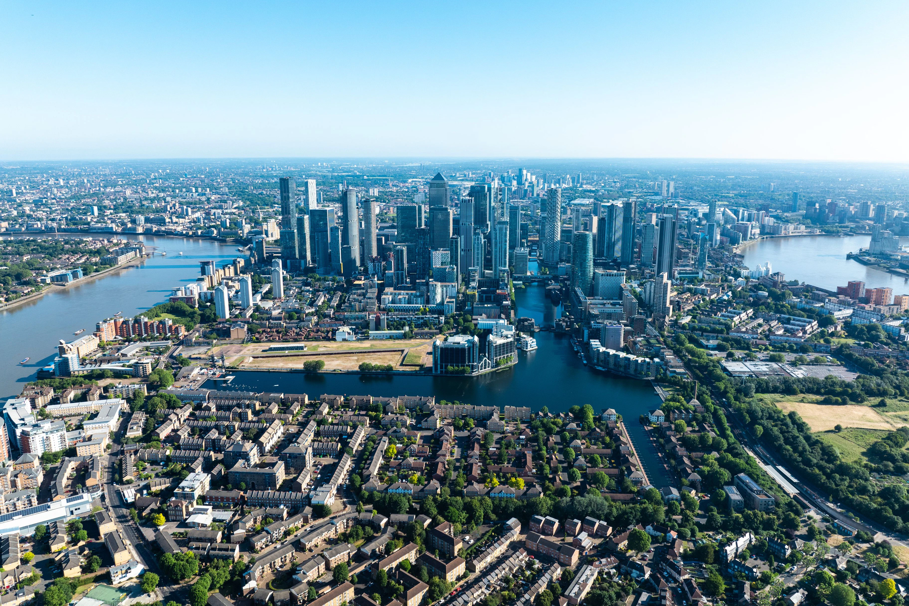 Wie die Zeitung The Sun berichtet, ereignete sich der gefährliche Moment über dem Stadtviertel Canary Wharf im Osten Londons