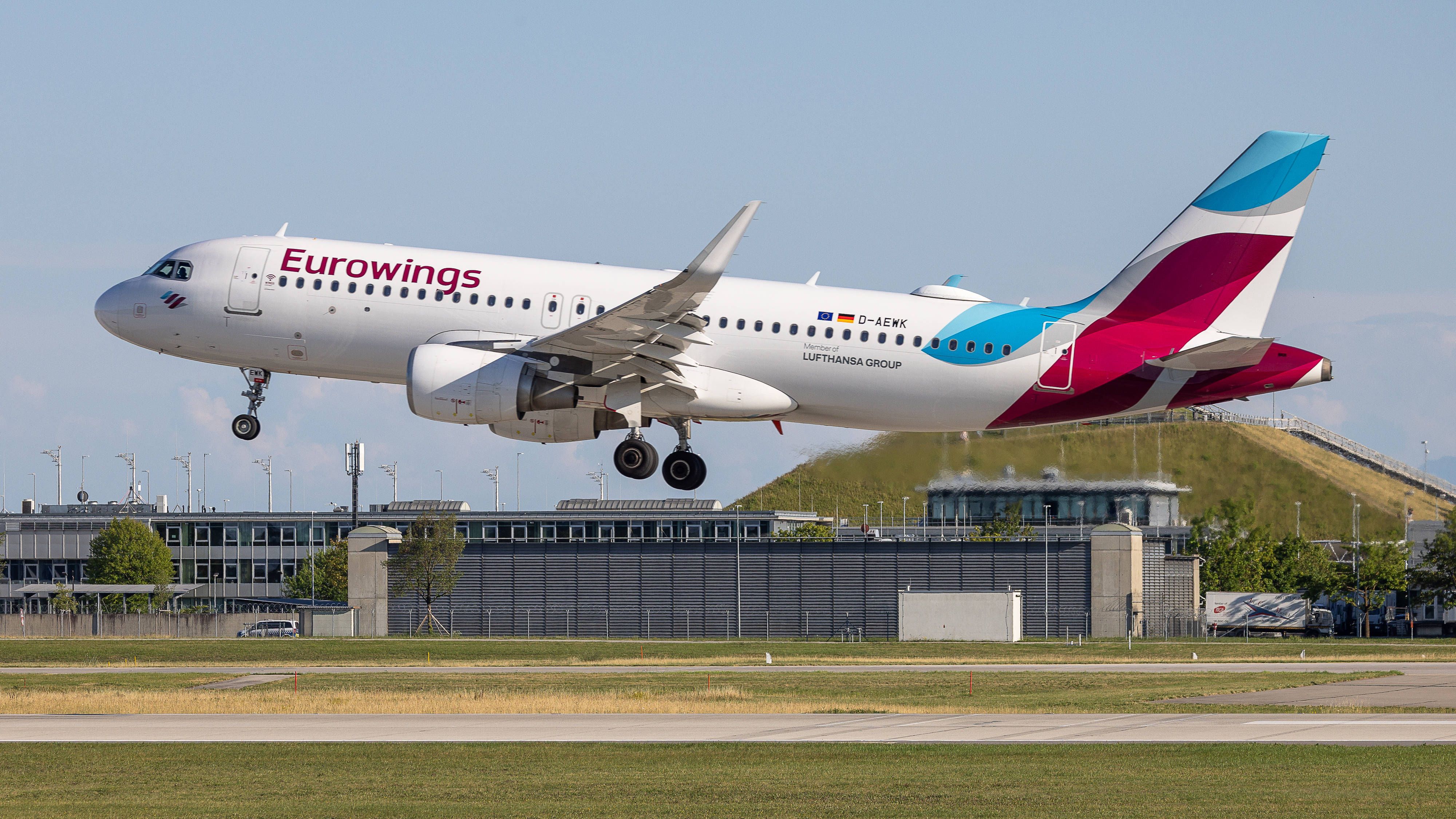 Ein Airbus A320 der Eurowings Lufthansa Group hebt ab. 
