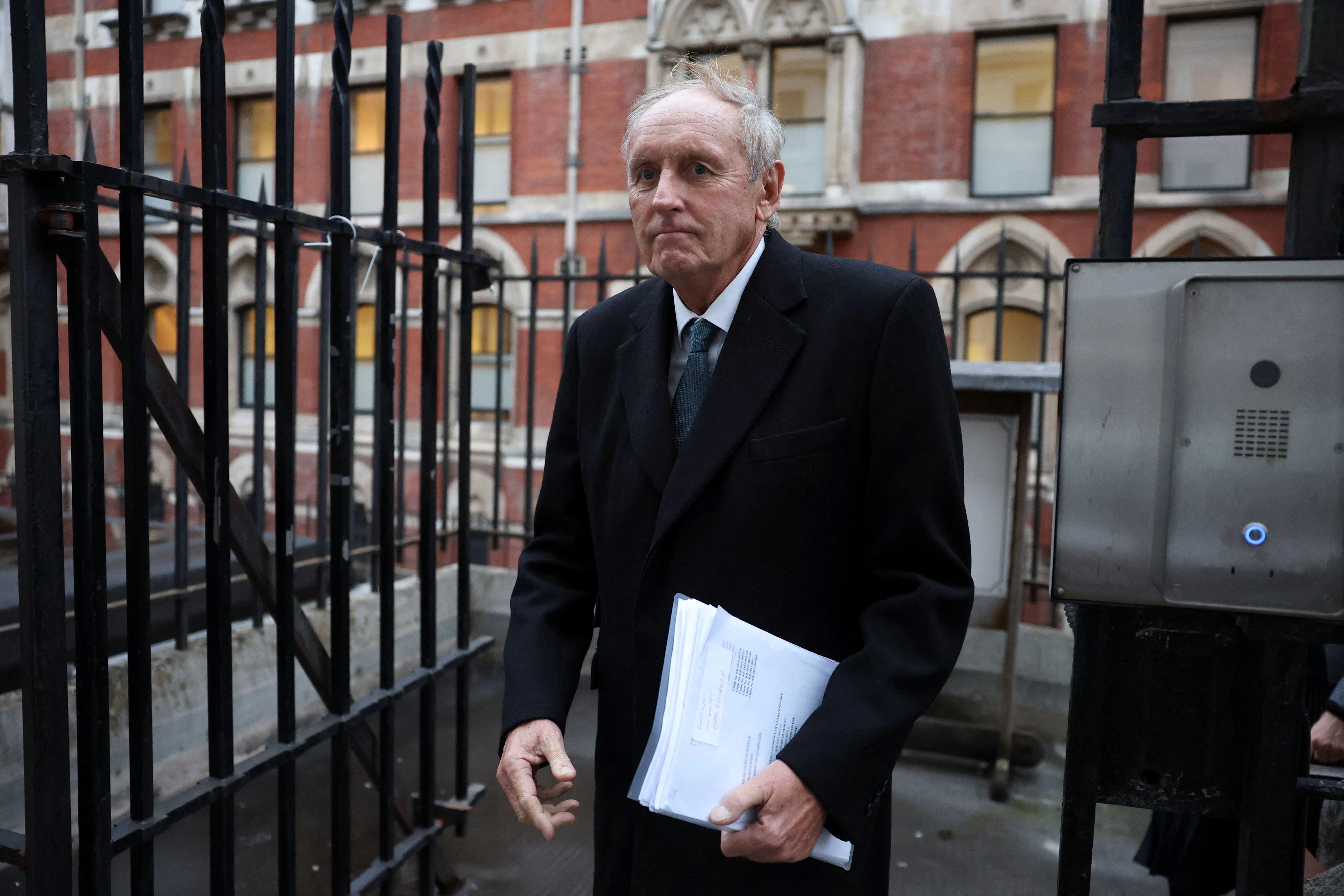 Chef von ANL: der ehemalige Daily Mail-Chefredakreur Paul Dacre leaves the High Court, on the day of his testimony in the lawsuit against Associated Newspapers, publisher of the Daily Mail, which Britain's Prince Harry and others are suing over allegations of privacy breaches dating back 30 years, in London, Britain, February 11, 2026.